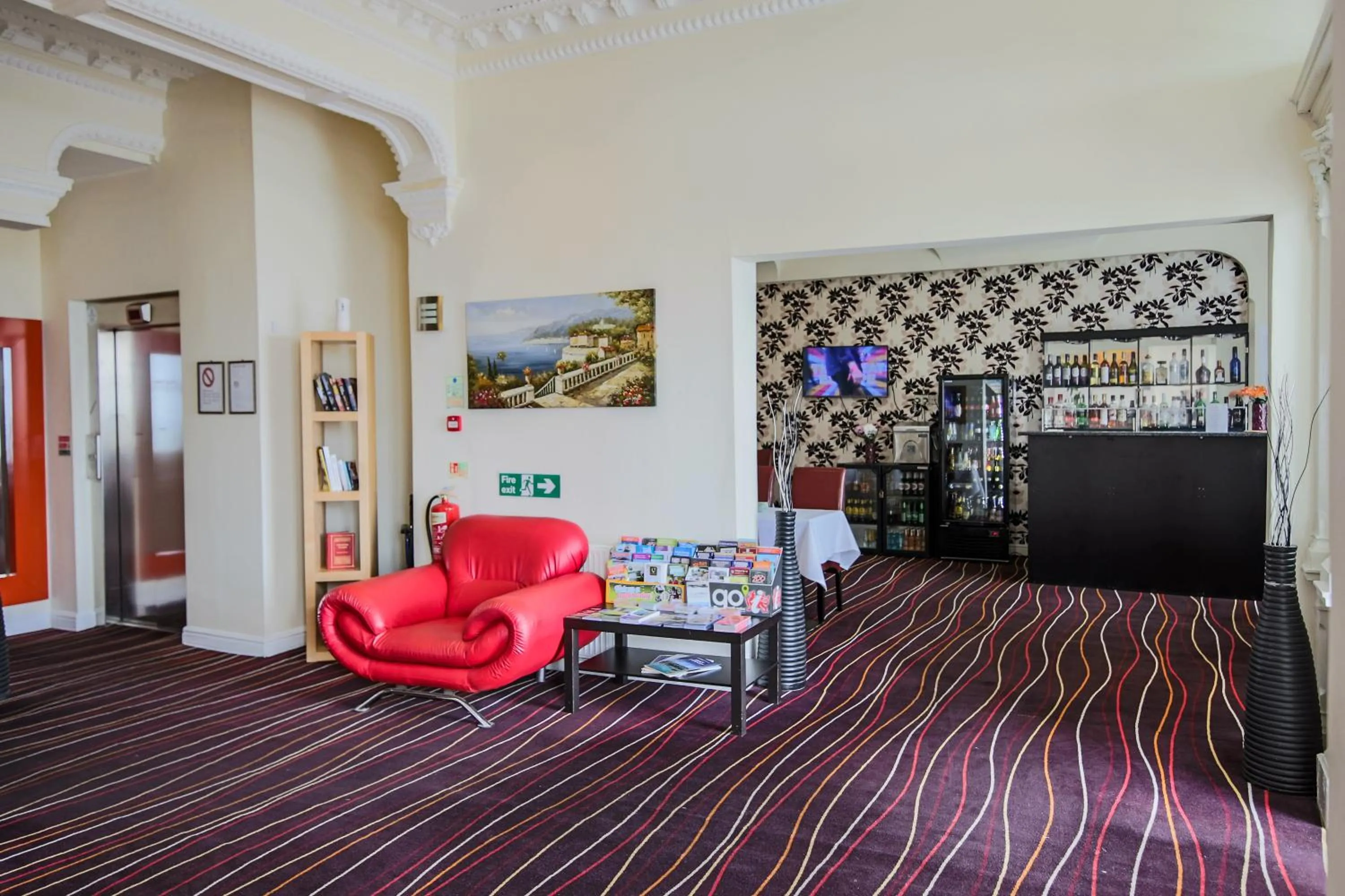 Lounge or bar in Iris Hotel Llandudno