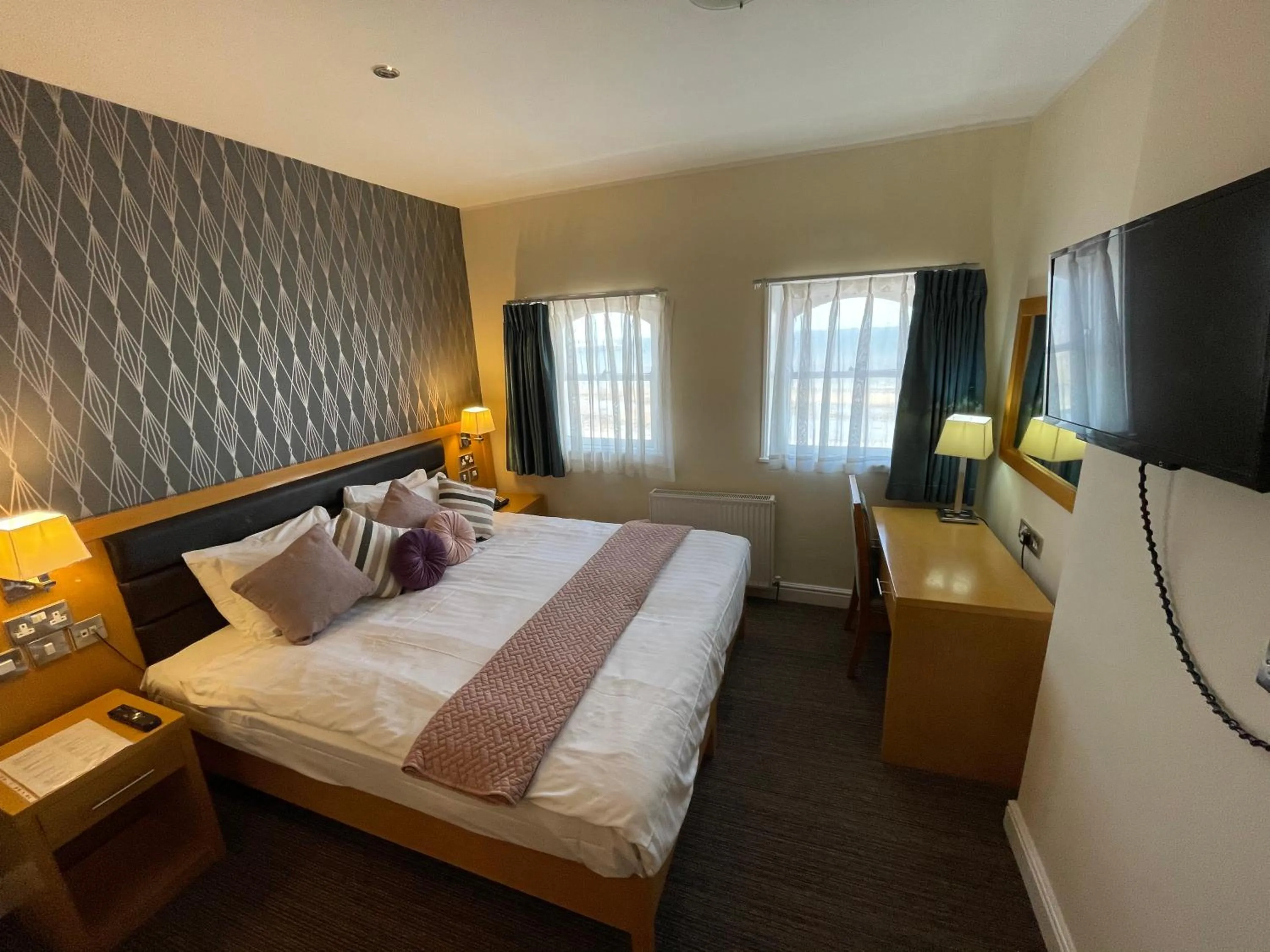 Bed in Iris Hotel Llandudno