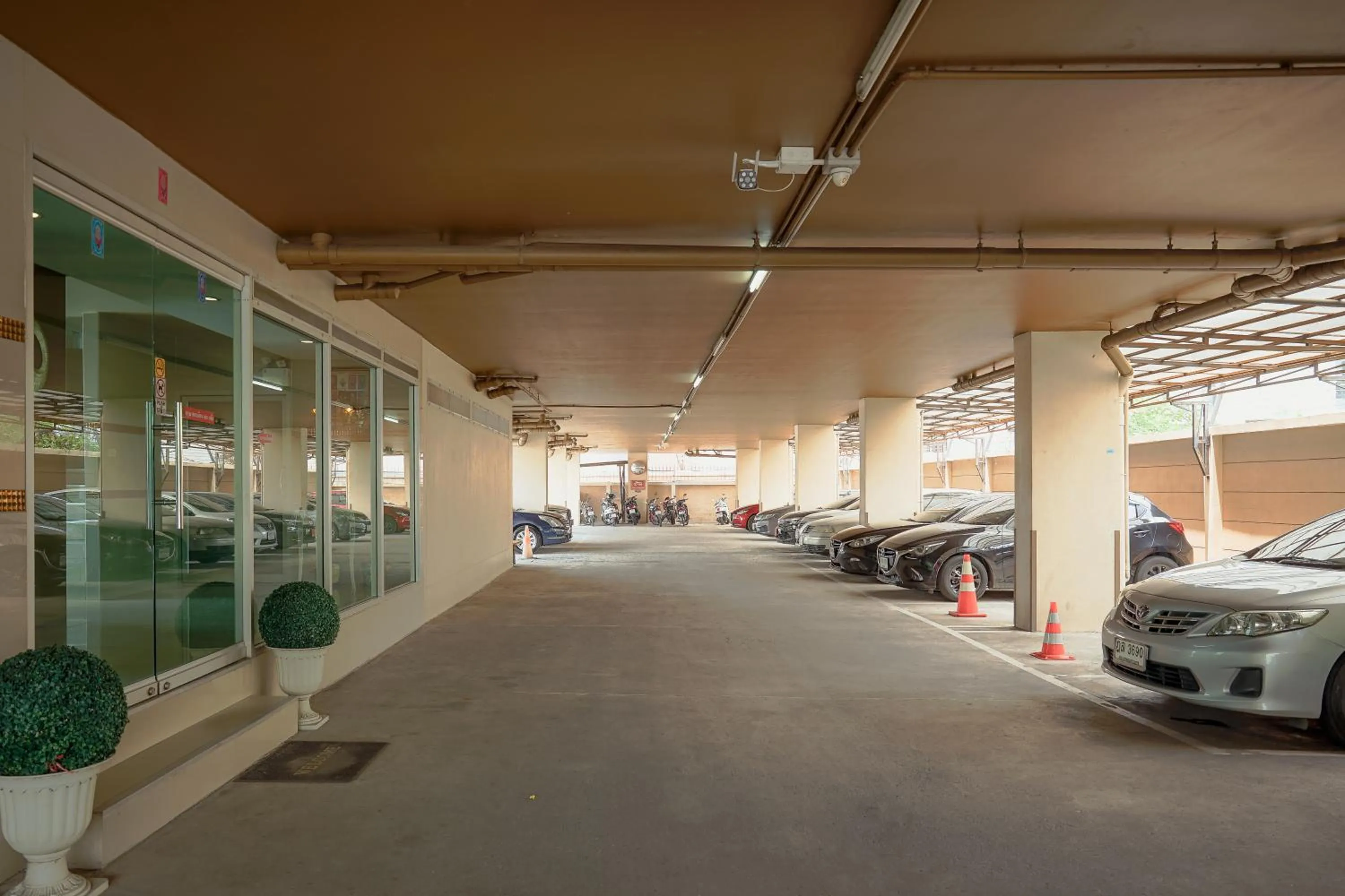 Facade/entrance in Crystal Place Parkkred