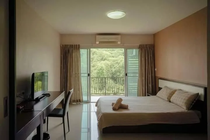 Bed in Crystal Place Parkkred