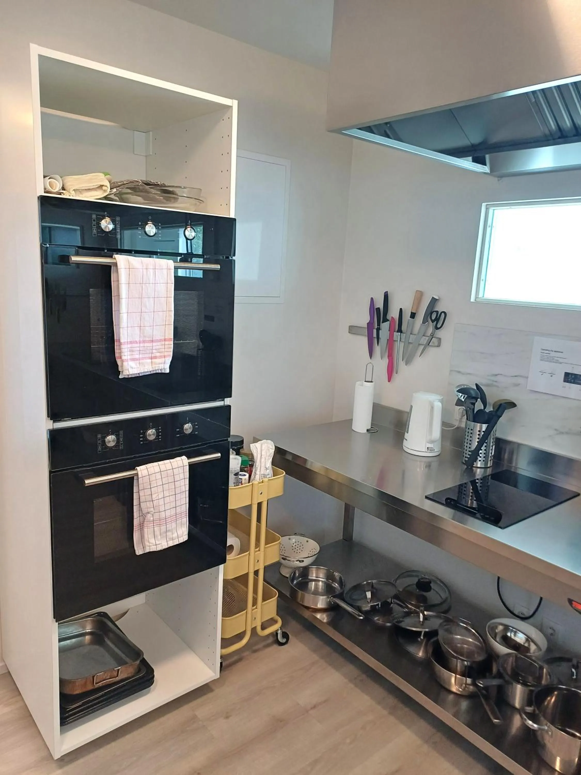 Communal kitchen in Lyngás Guesthouse