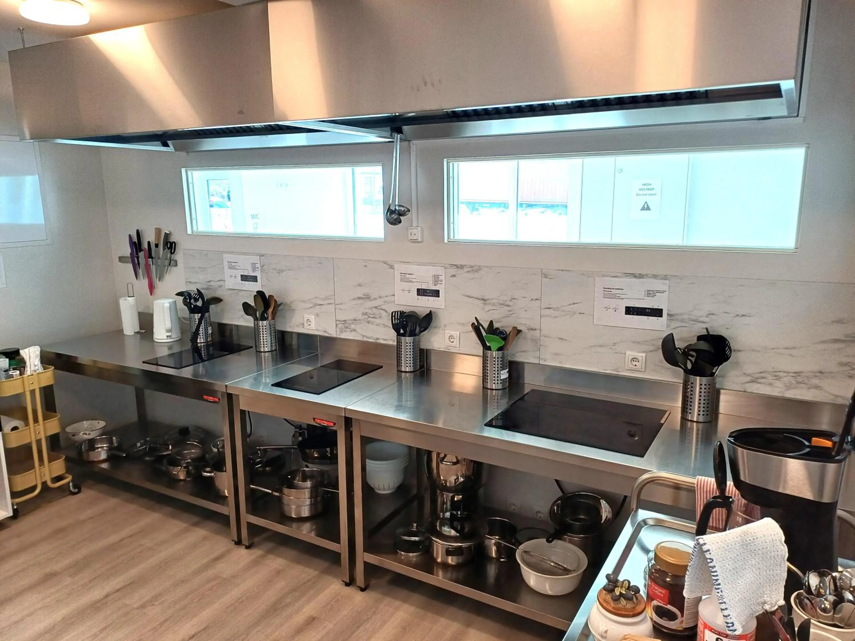 Communal kitchen in Lyngás Guesthouse