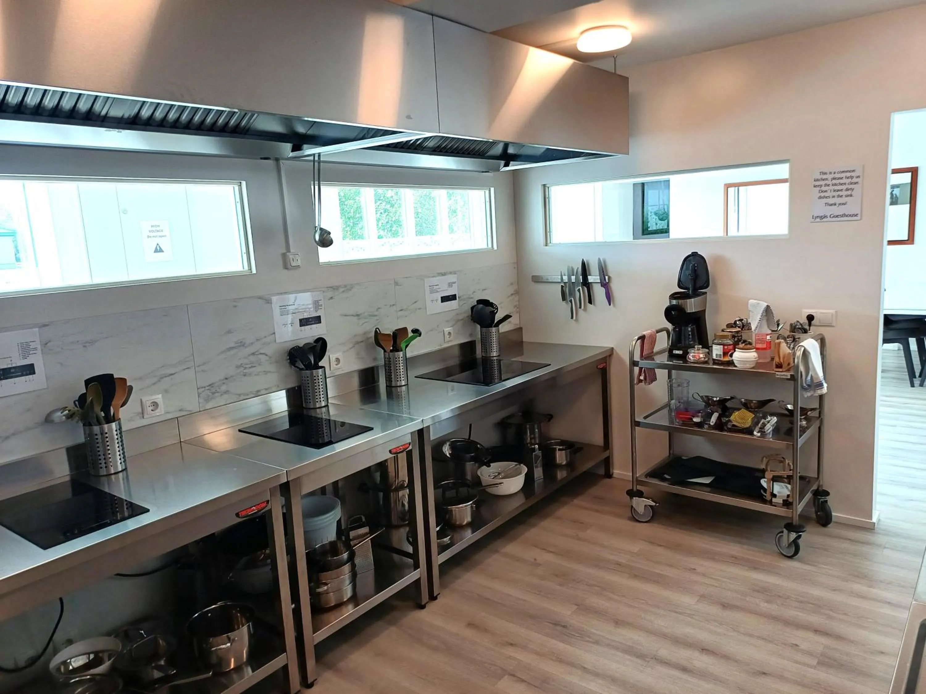 Communal kitchen in Lyngás Guesthouse
