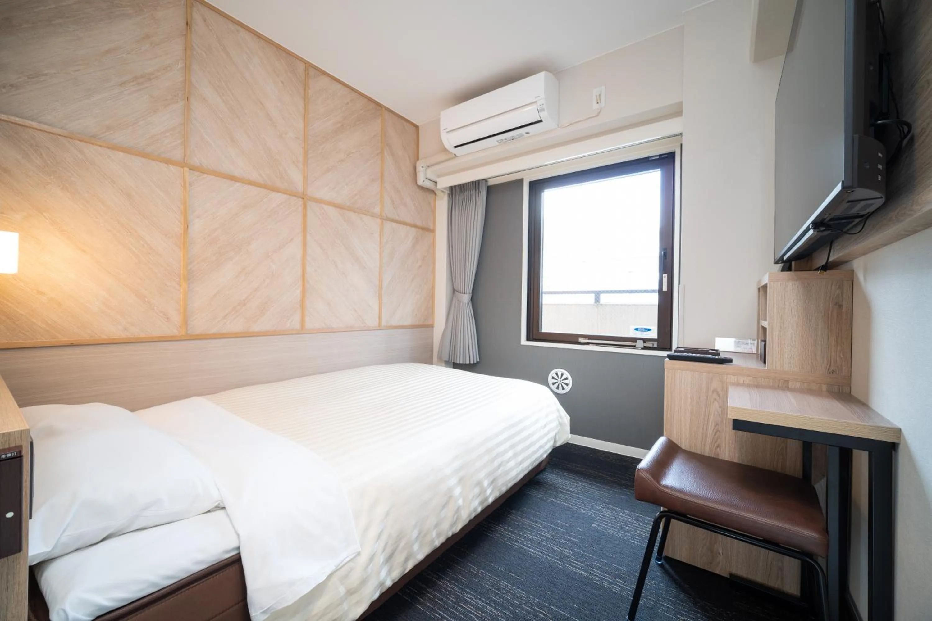 Bed in Super Hotel Kobe