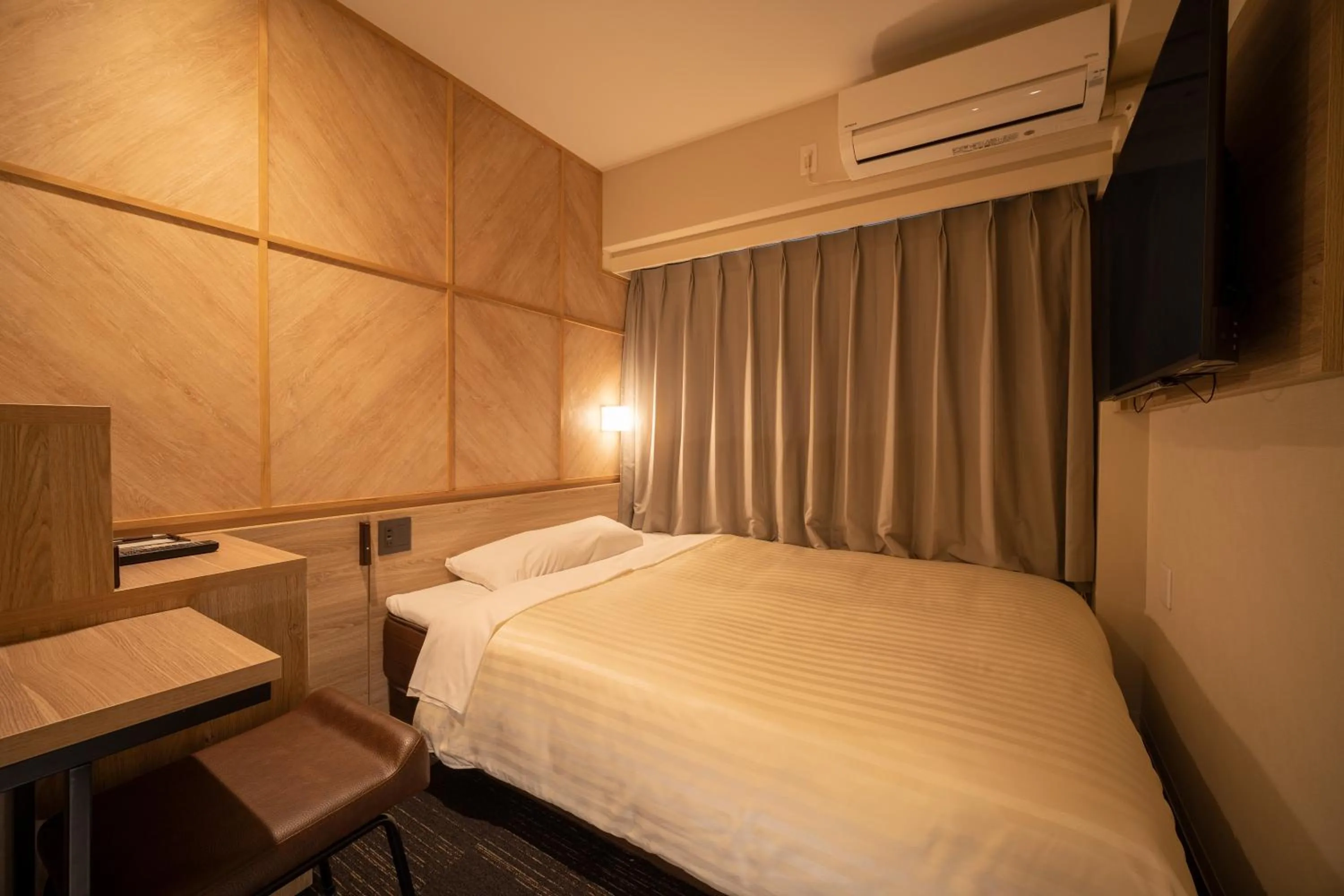 Bed in Super Hotel Kobe