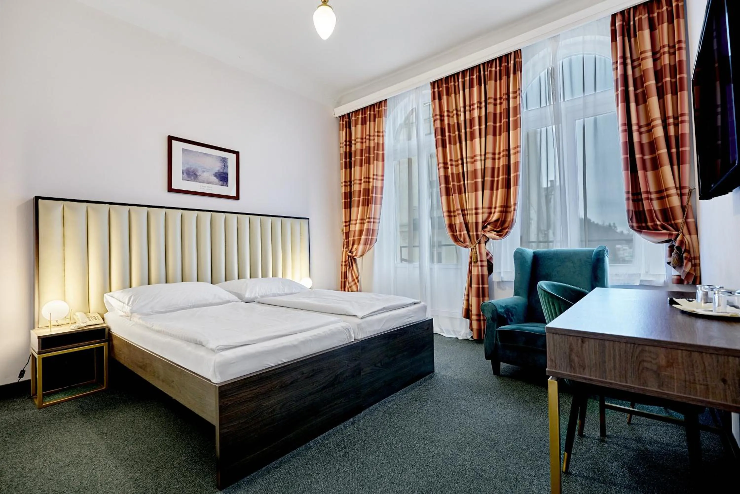 Photo of the whole room, Bed in Hotel Maxim