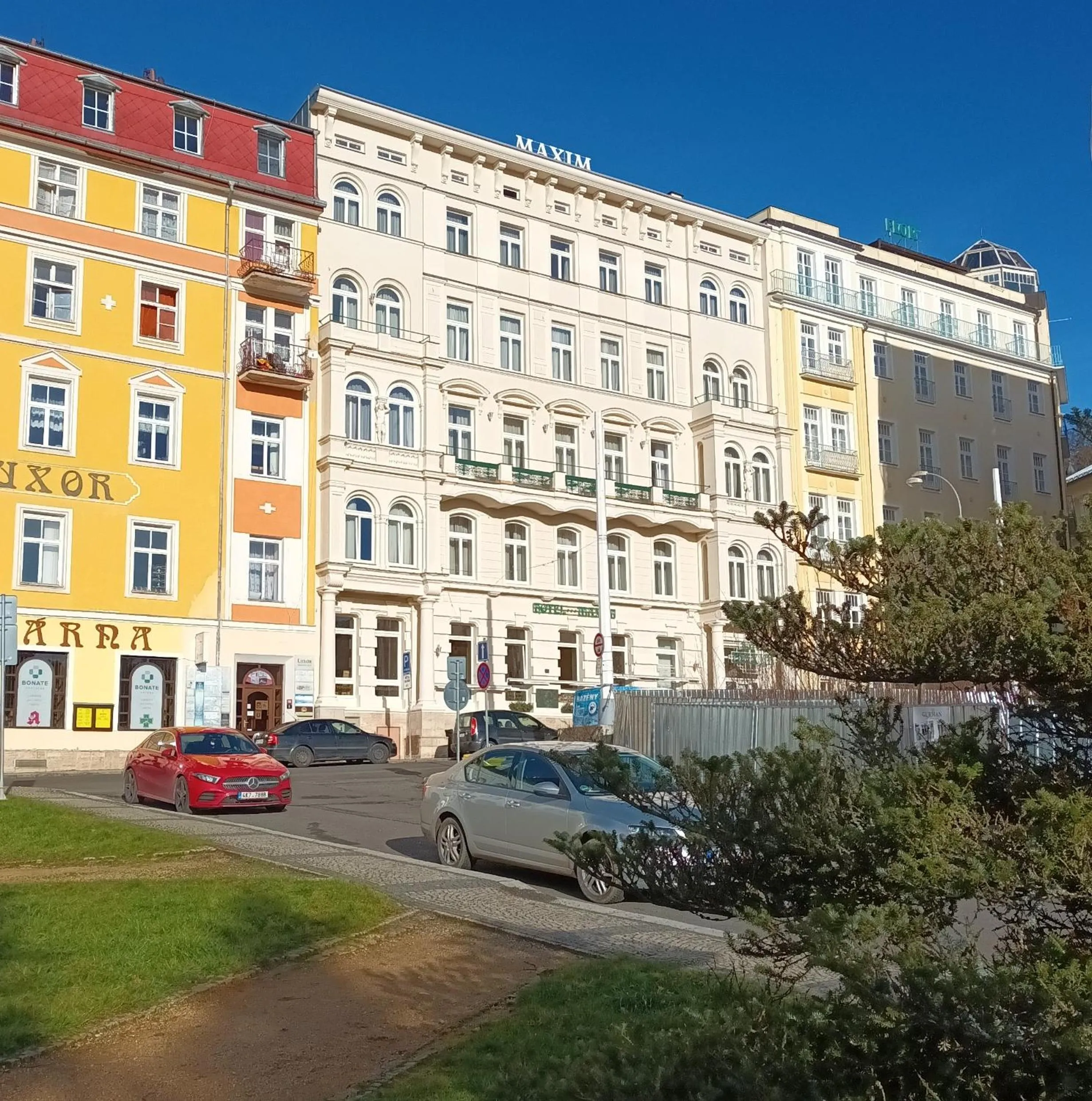 Property building in Hotel Maxim