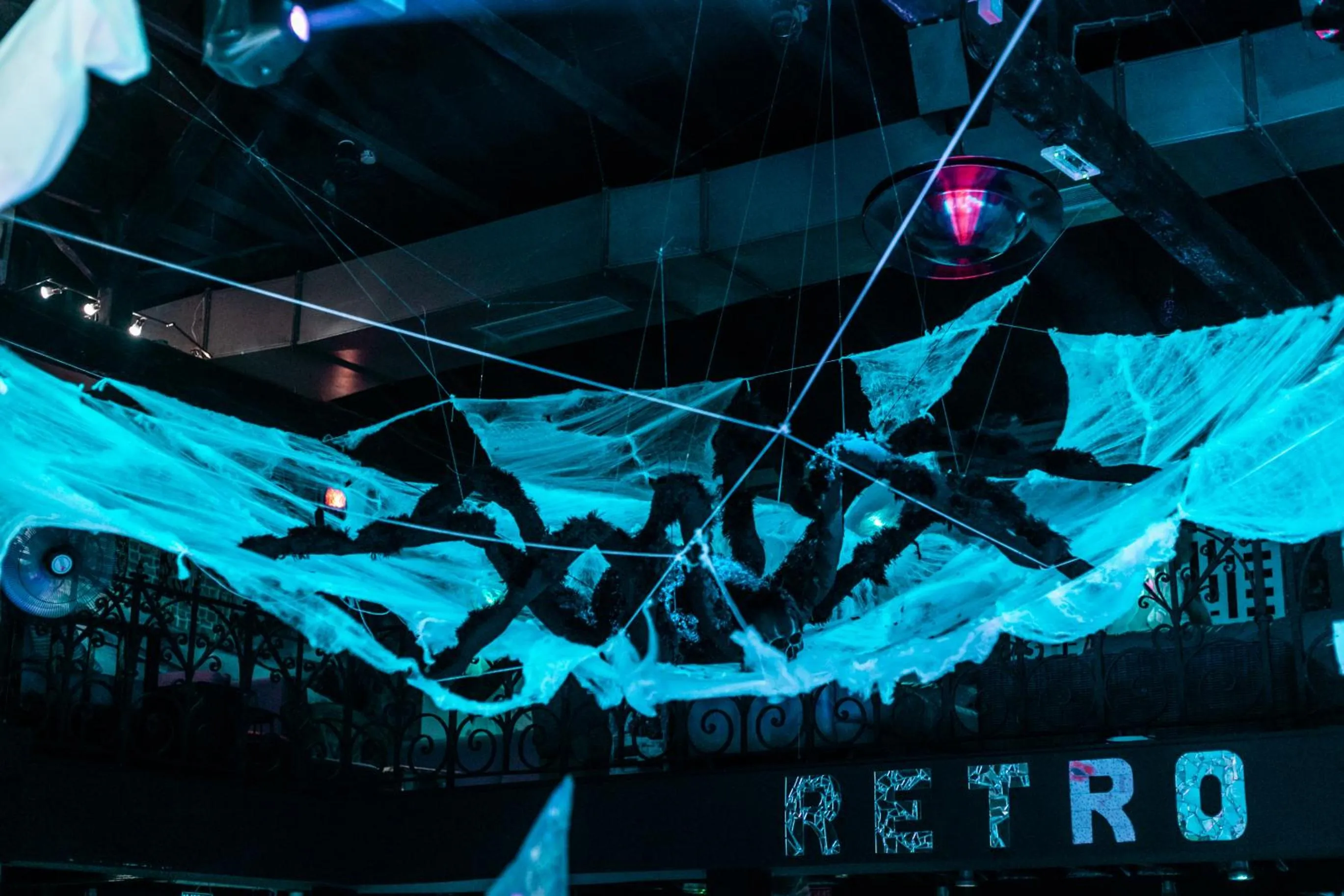 Nightclub / DJ in Metropole Hotel