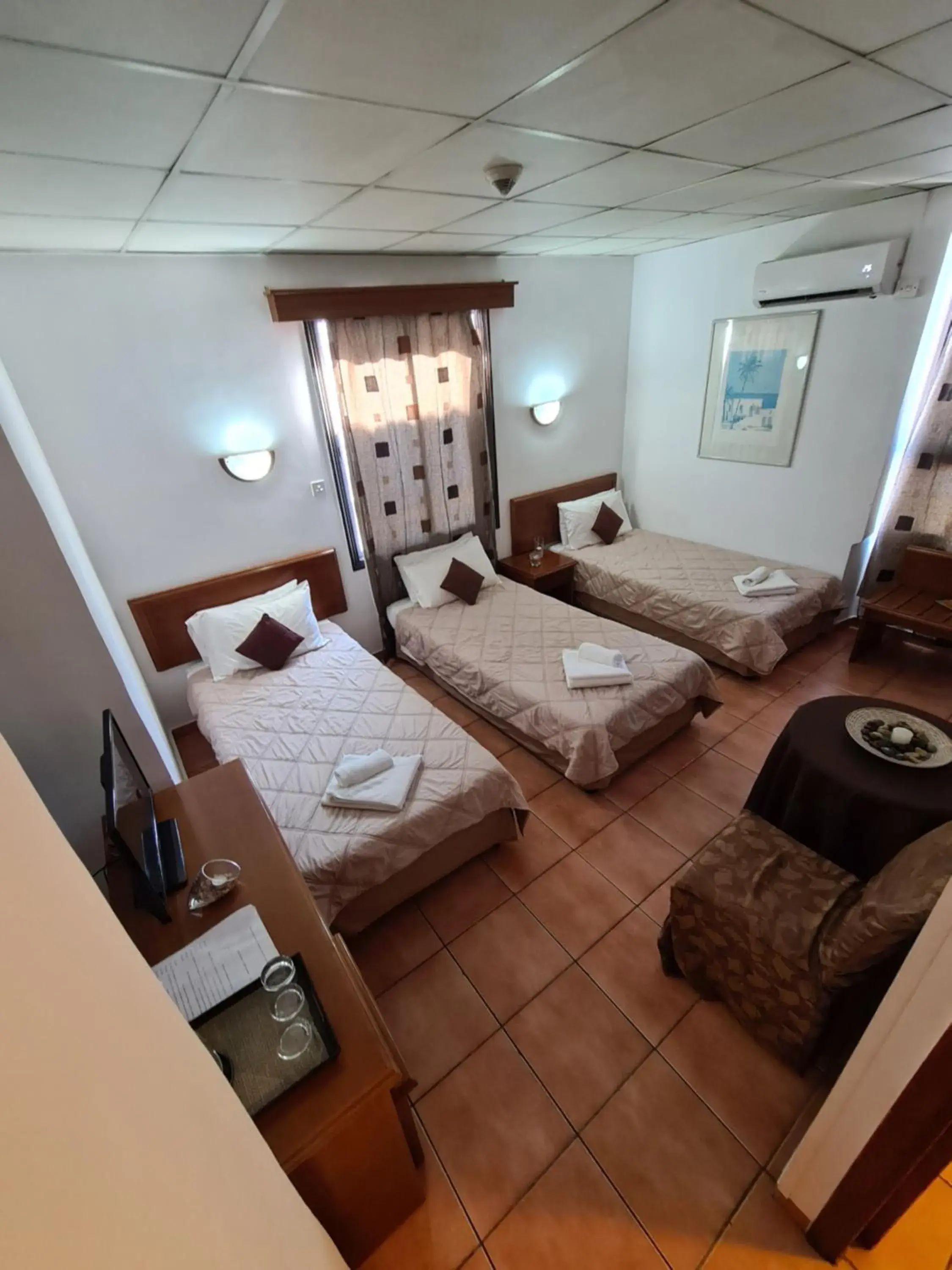 Budget Triple Room in Metropole Hotel Budget Triple Room in Metropole Hotel