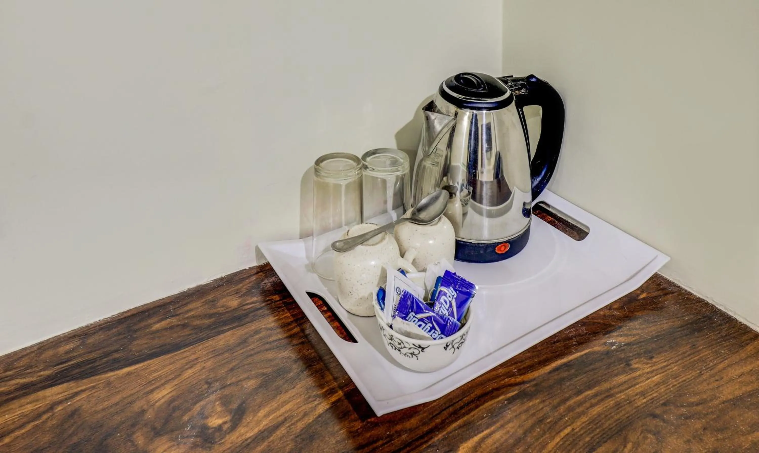 Coffee/tea facilities in Itsy Hotels Kozy Rooms