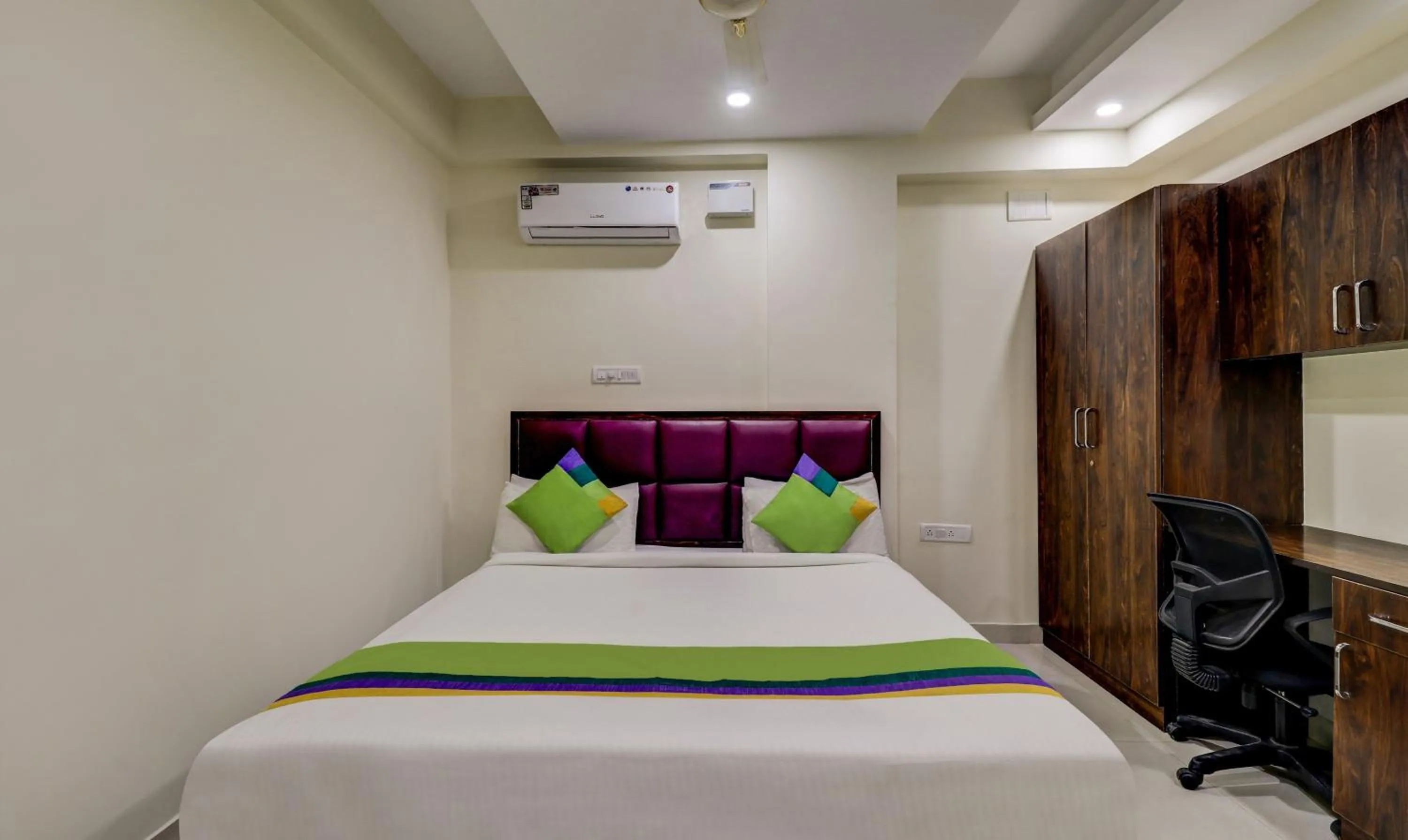 Bedroom, Bed in Itsy Hotels Kozy Rooms