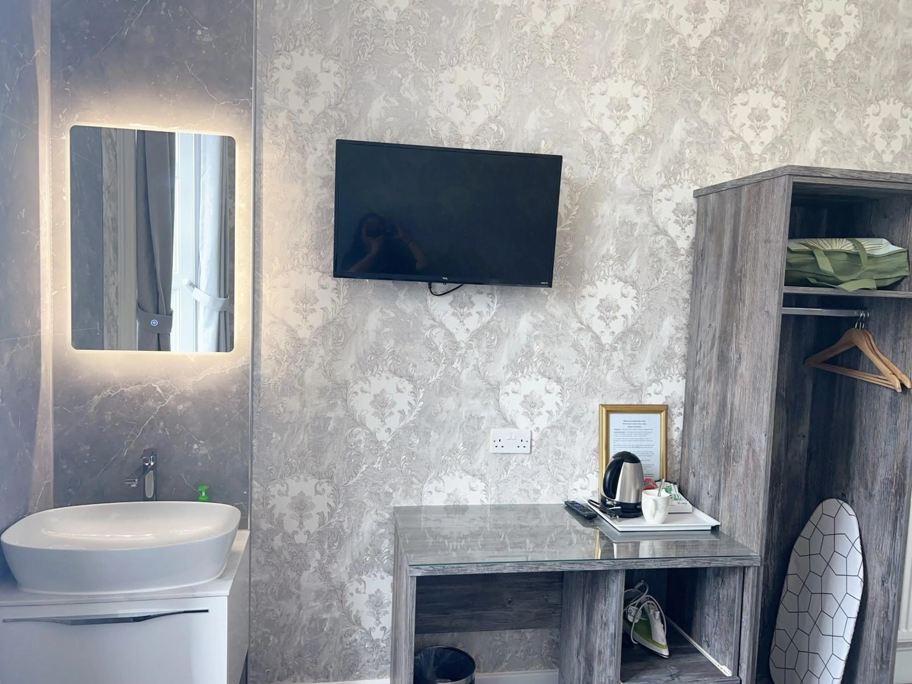 Alexander Guest House