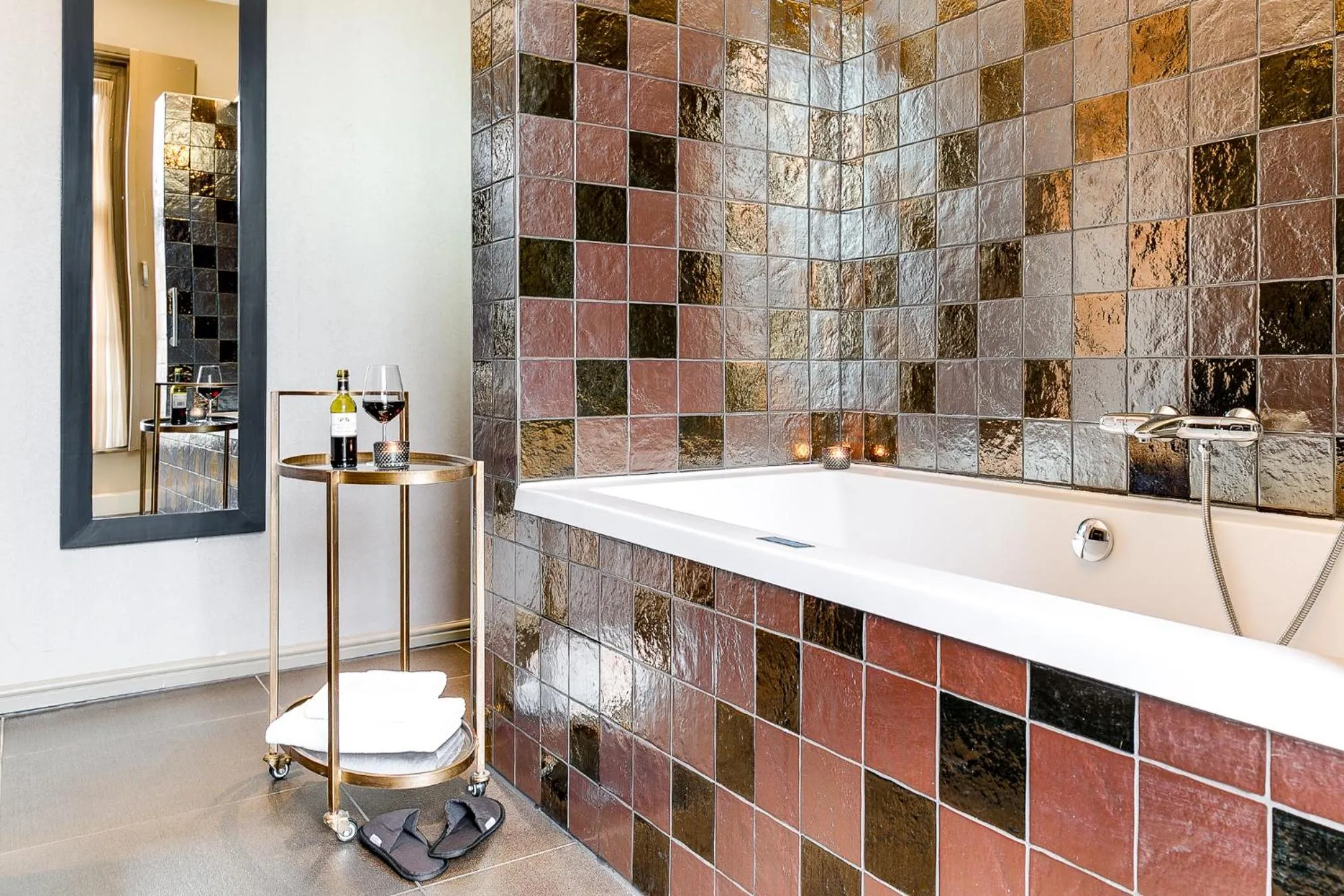 Hot Tub in Brasss Hotel Suites