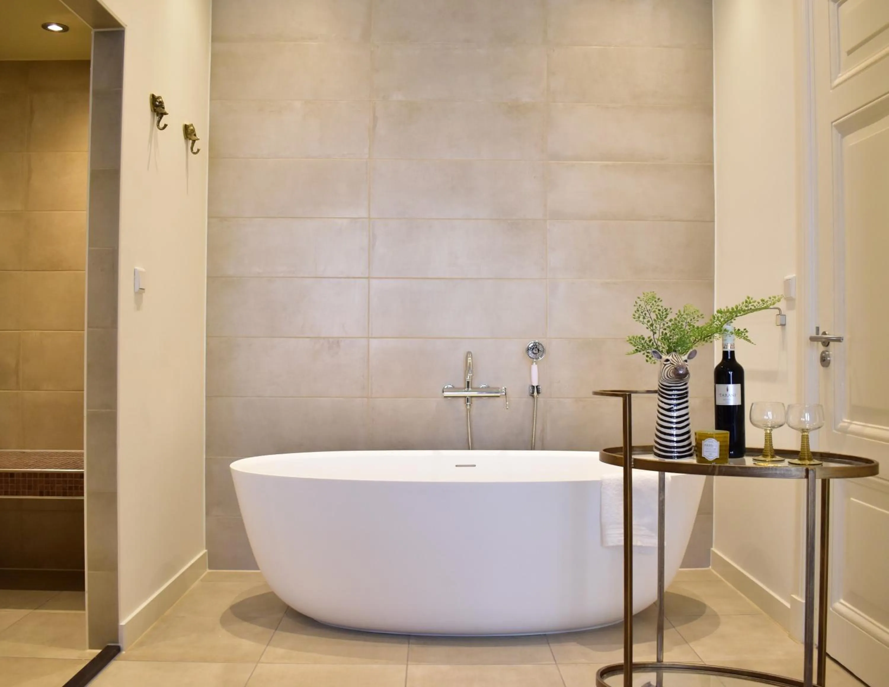 Steam room in Brasss Hotel Suites