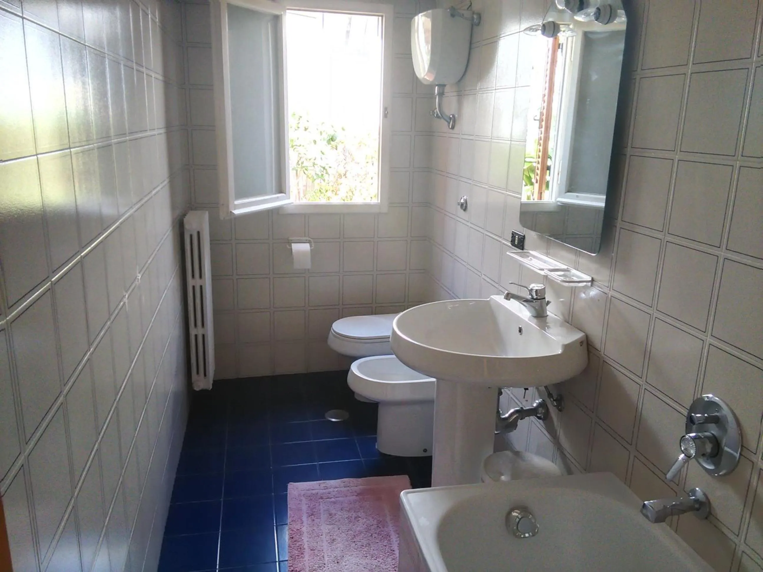 Bathroom in Albergo Villa Sorriso