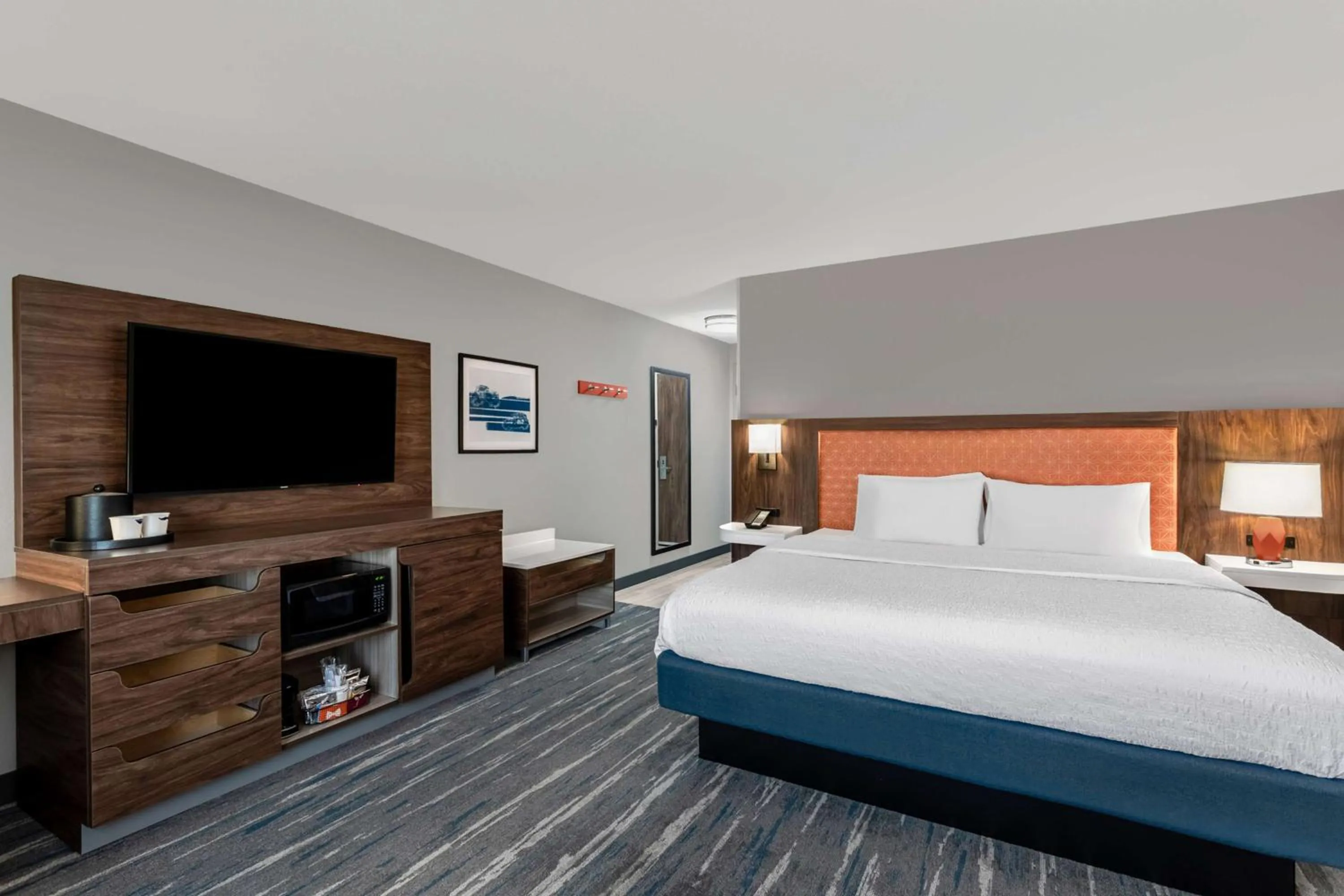 Bed in Hampton Inn & Suites Richmond