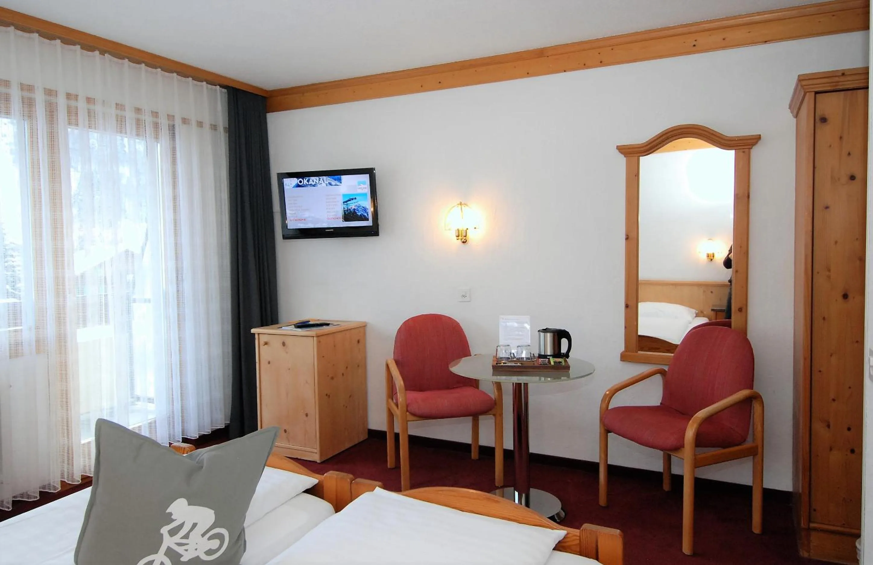 Photo of the whole room, Bed in Hotel Crystal