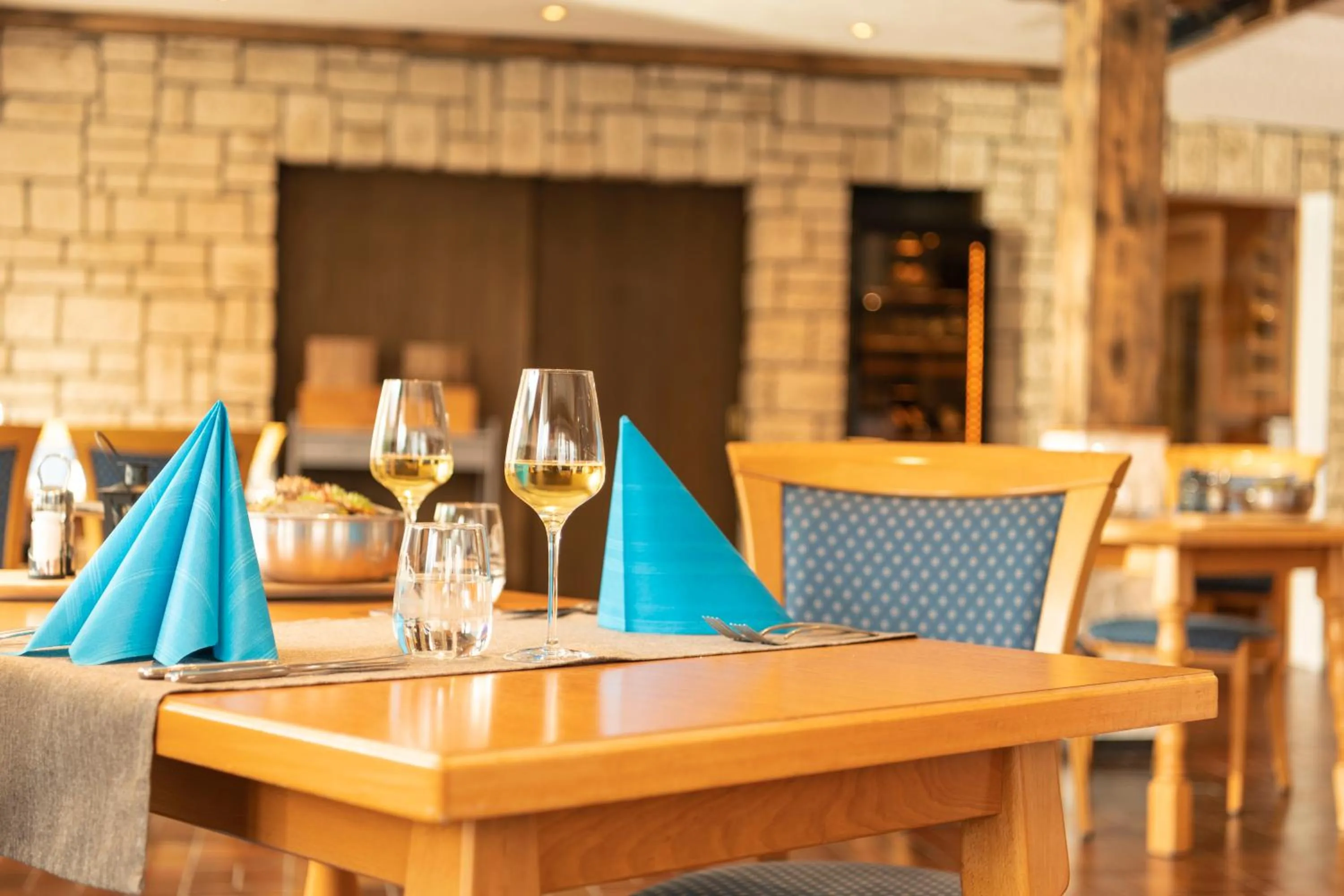 Restaurant/places to eat in Hotel Crystal