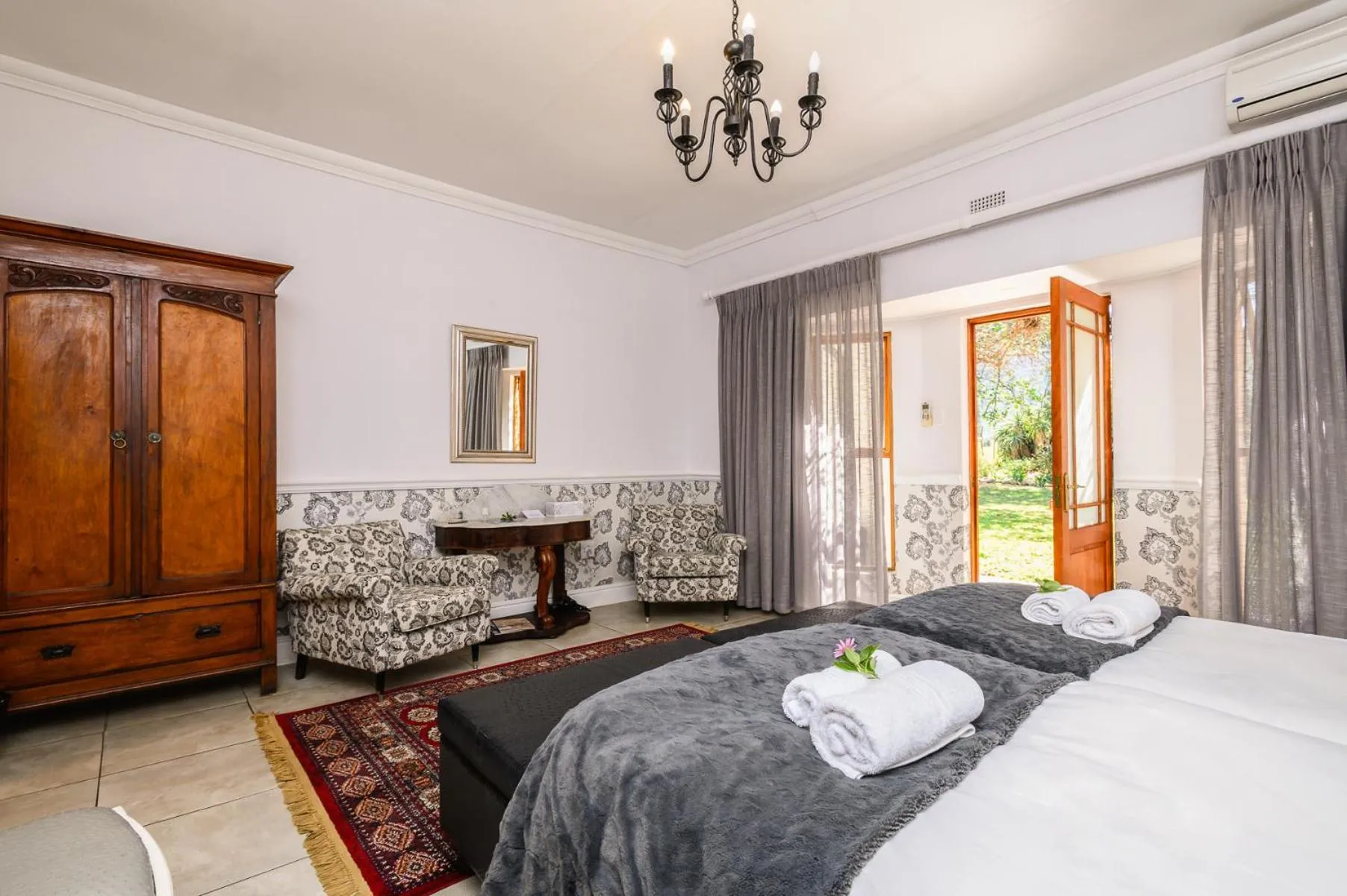 Photo of the whole room, Bed in Berluda Farmhouse and Cottages