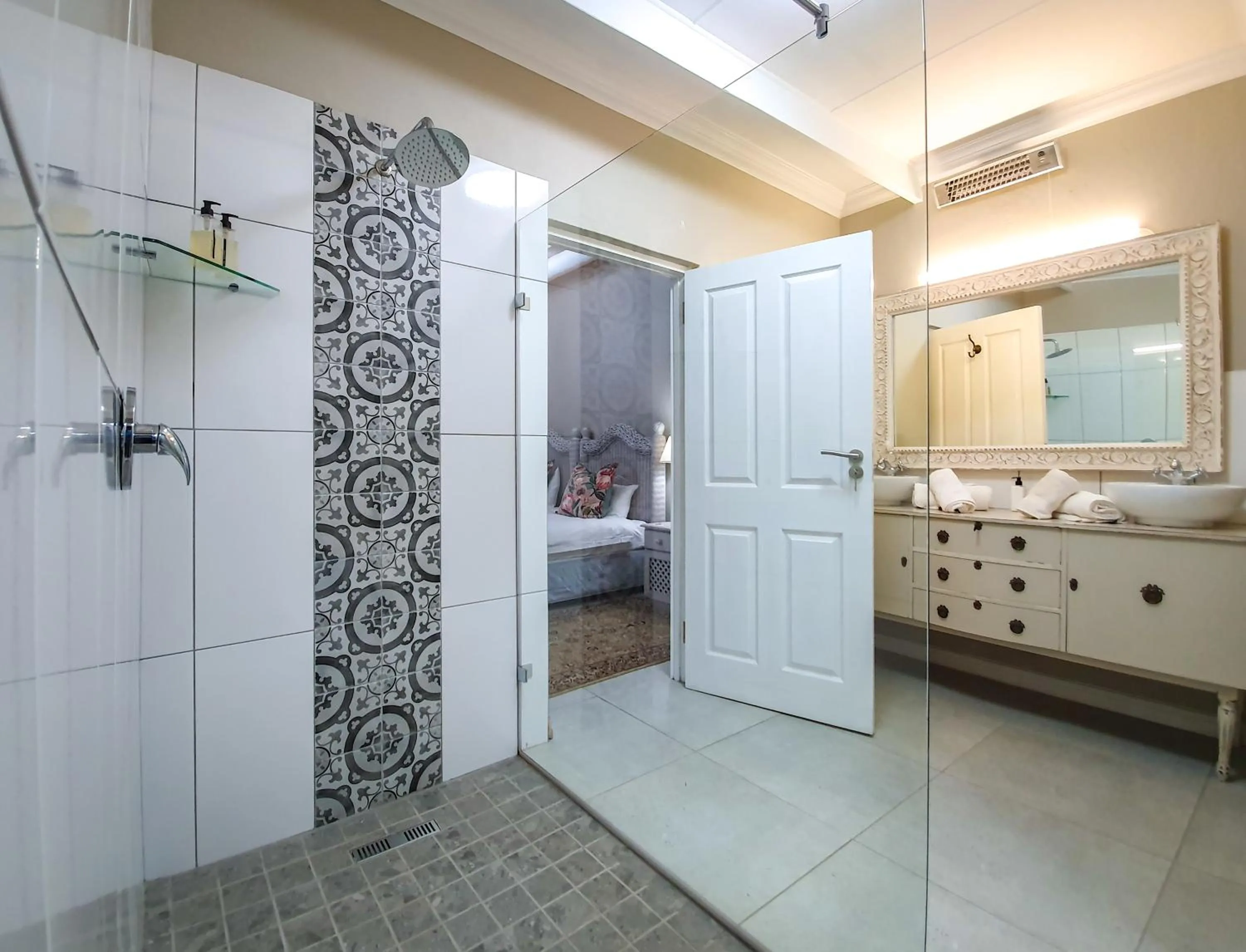 Bathroom in Berluda Farmhouse and Cottages