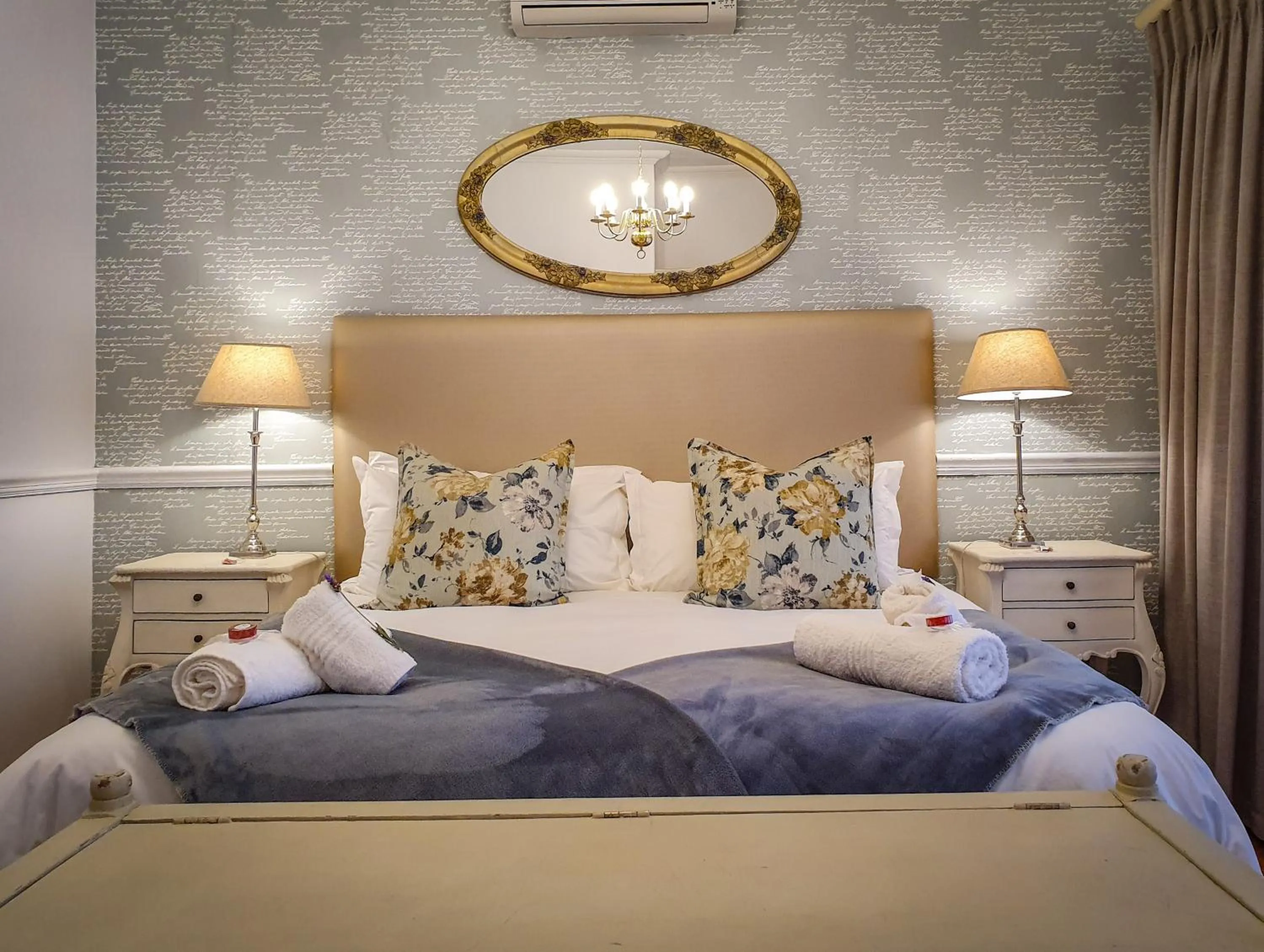 Bedroom, Bed in Berluda Farmhouse and Cottages