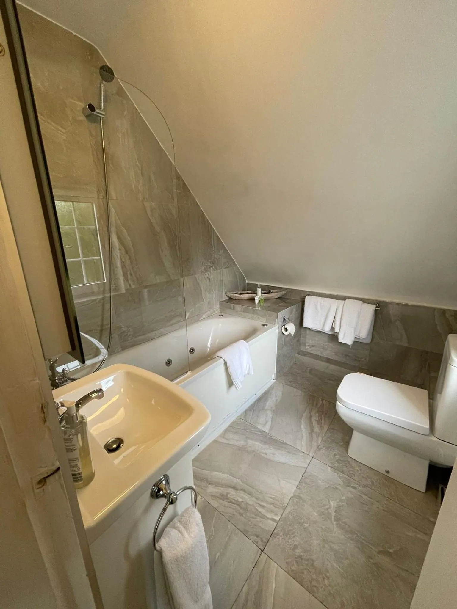 Shower in Shandon Bells Guest House