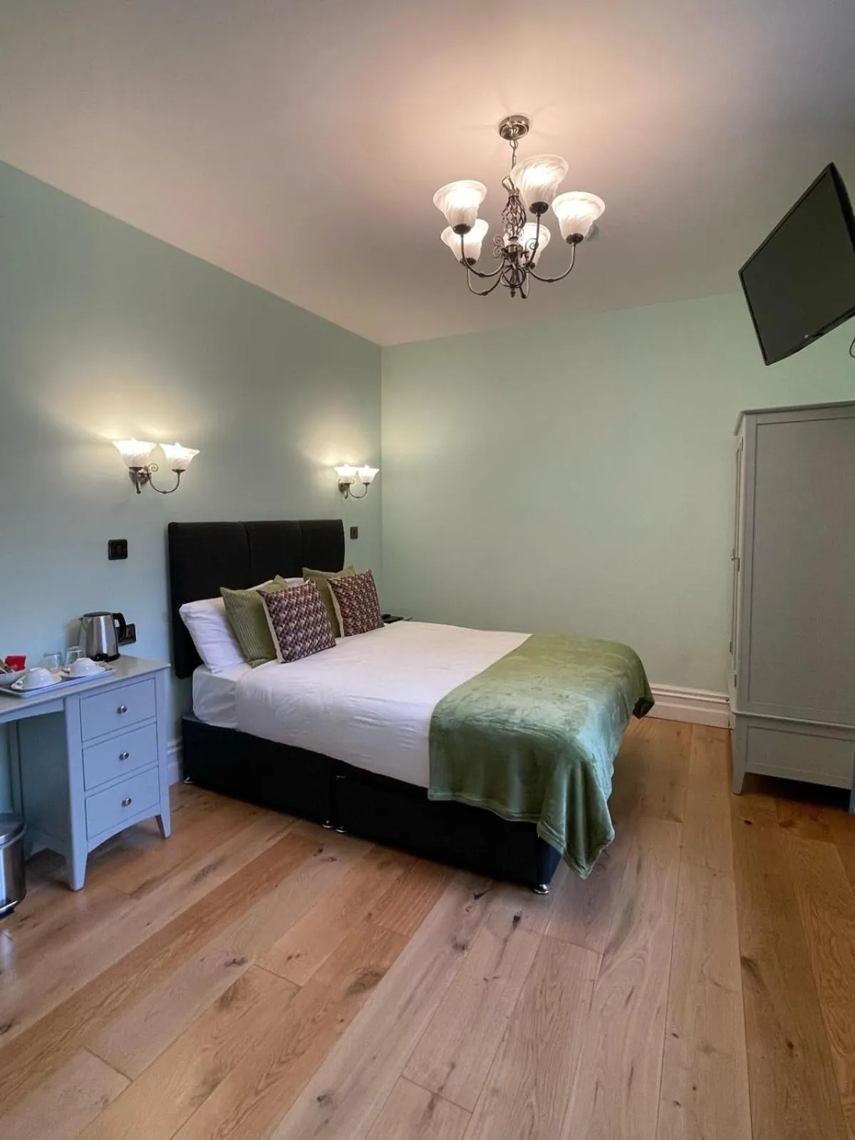 Bed in Shandon Bells Guest House