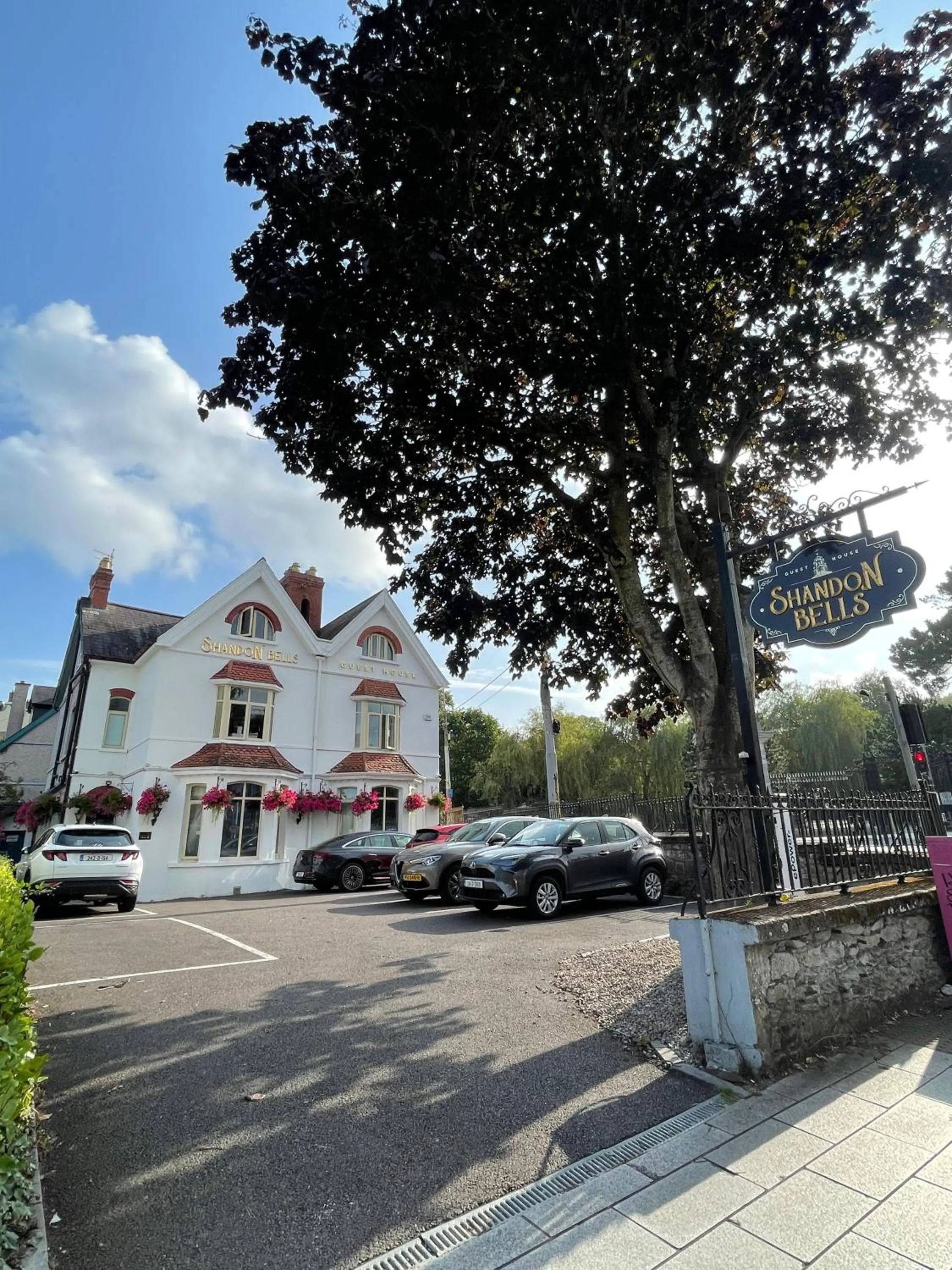 Property building in Shandon Bells Guest House