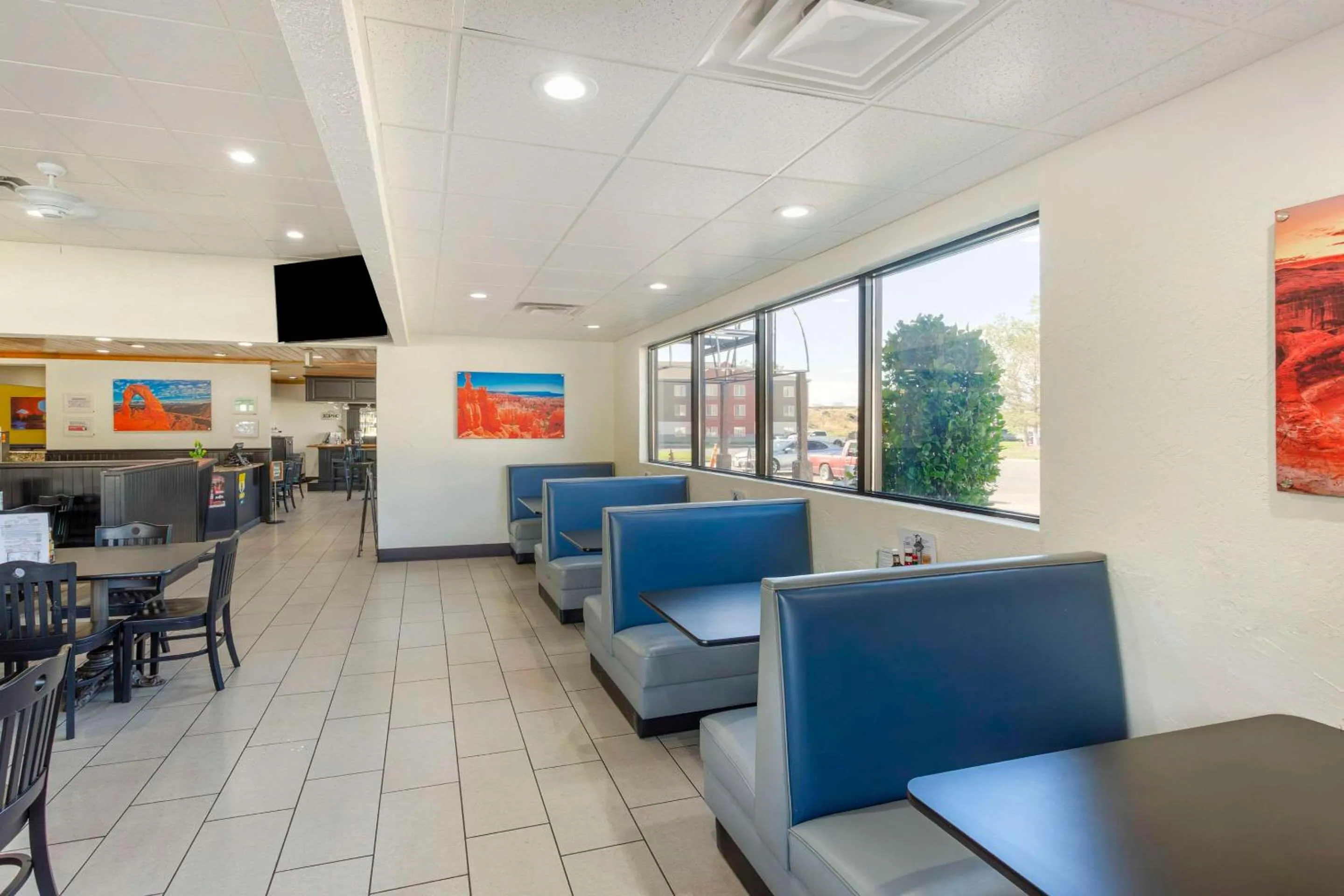 Breakfast in Comfort Suites Ogden Conference Center