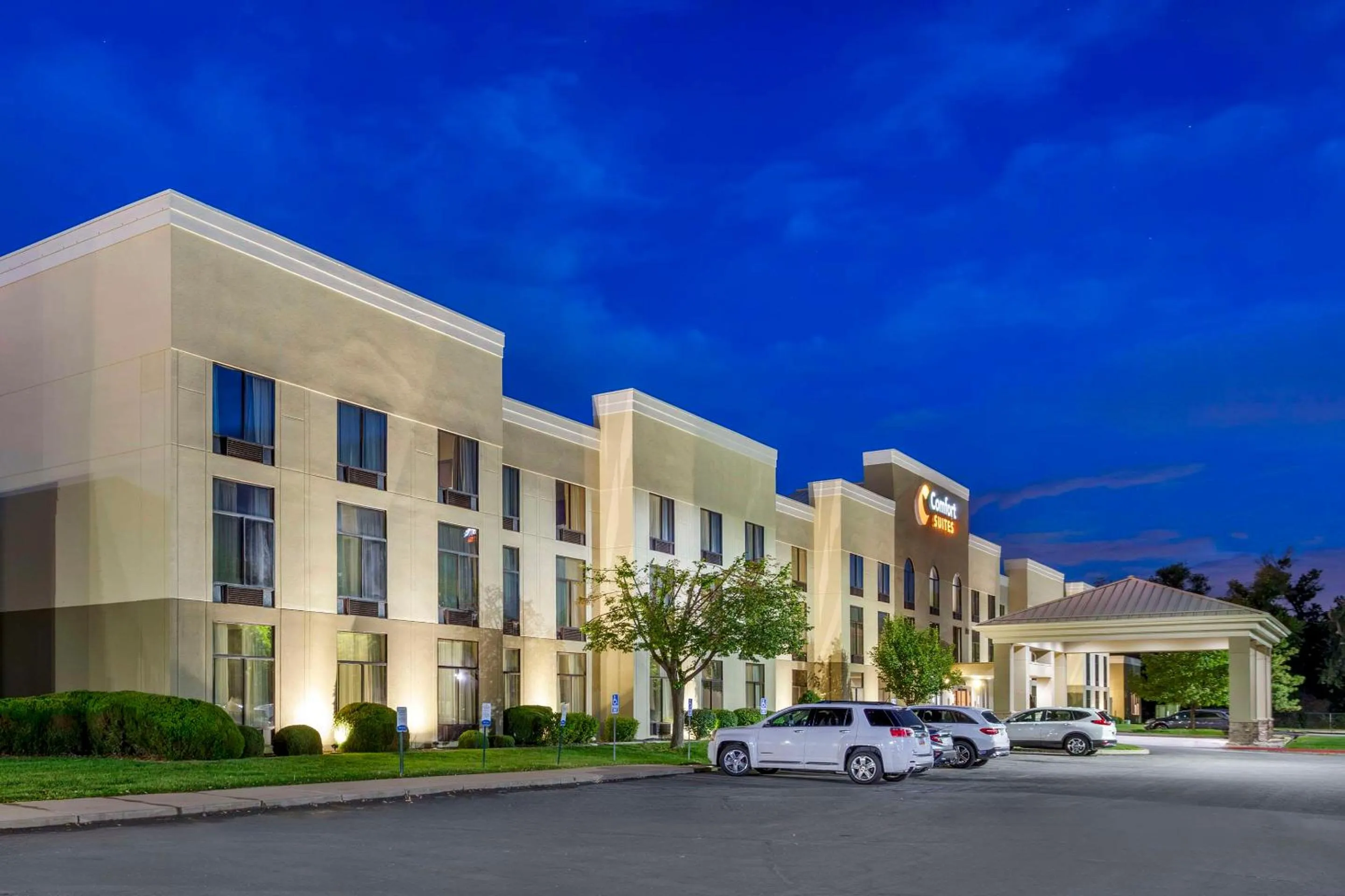 Property building in Comfort Suites Ogden Conference Center