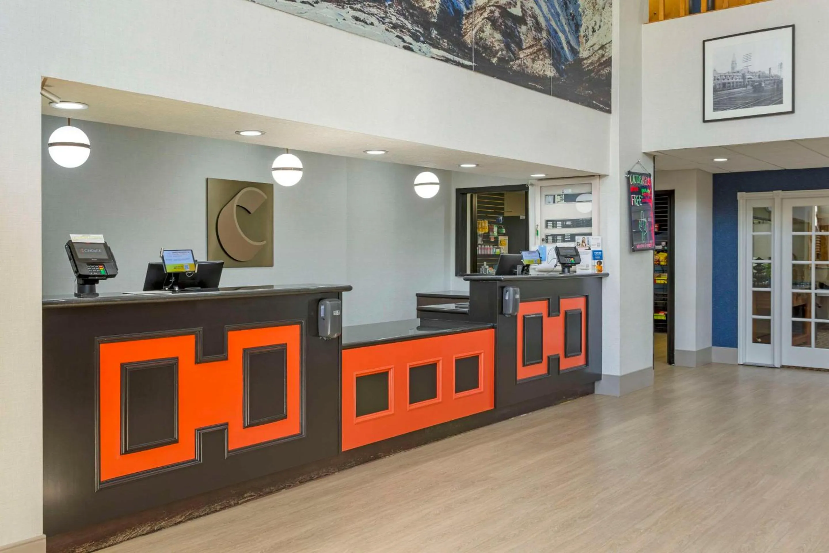 Lobby or reception in Comfort Suites Ogden Conference Center
