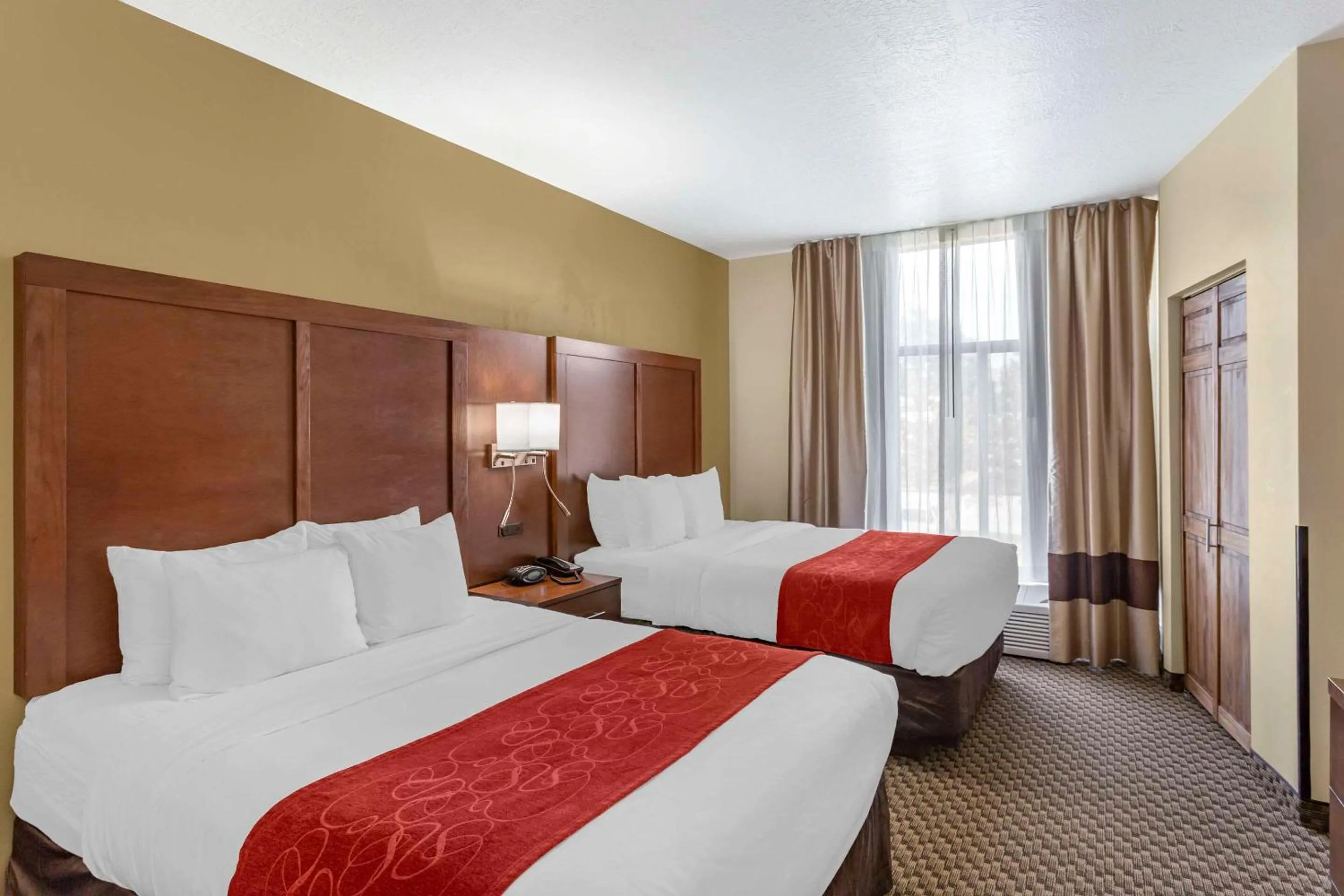 Bedroom, Bed in Comfort Suites Ogden Conference Center