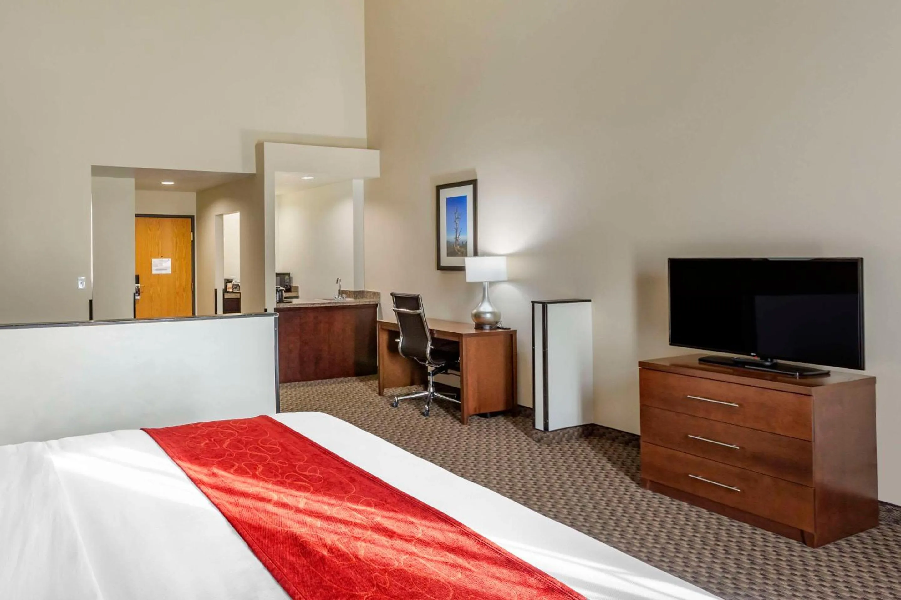 Bedroom, Bed in Comfort Suites Ogden Conference Center