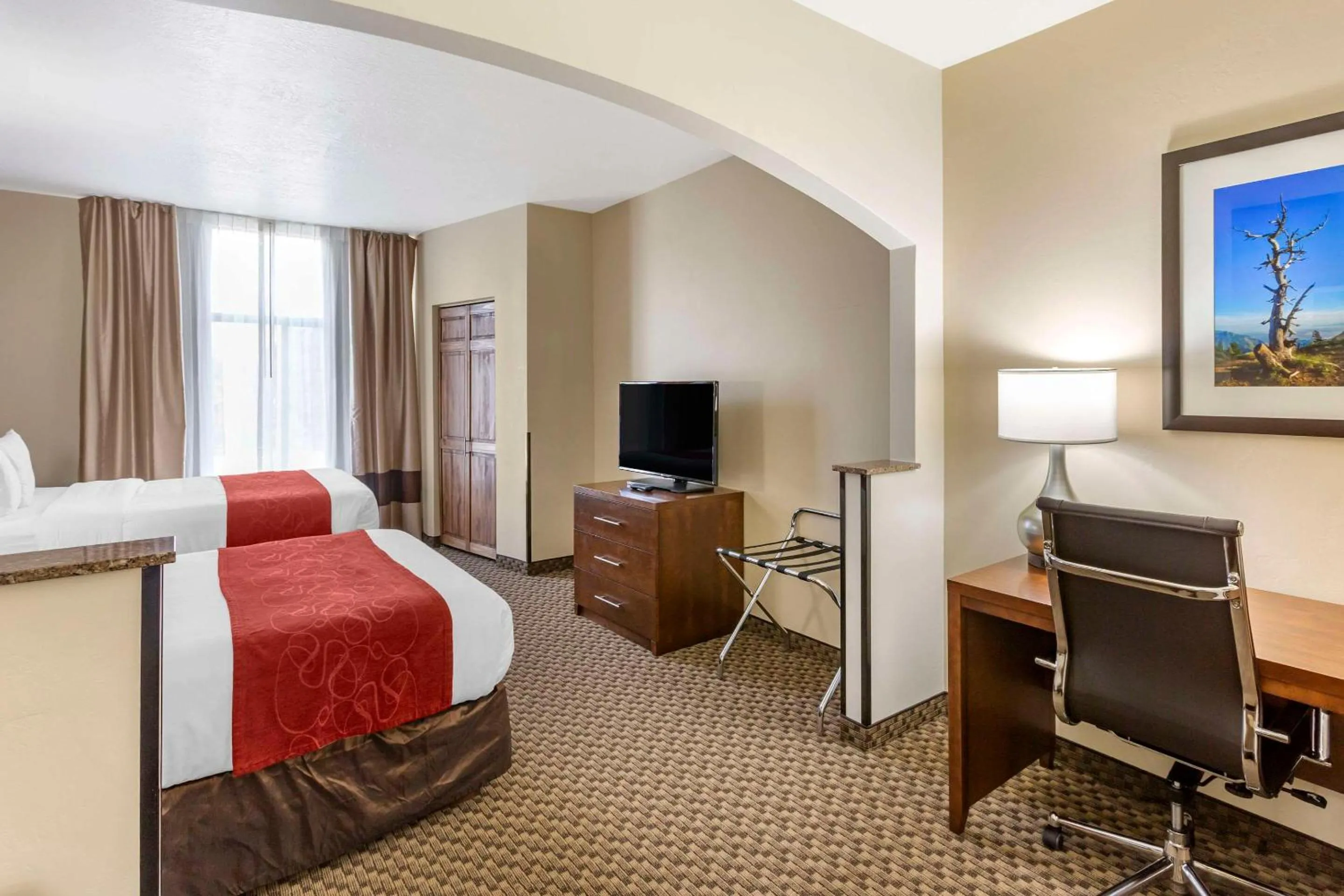 Bedroom, Bed in Comfort Suites Ogden Conference Center
