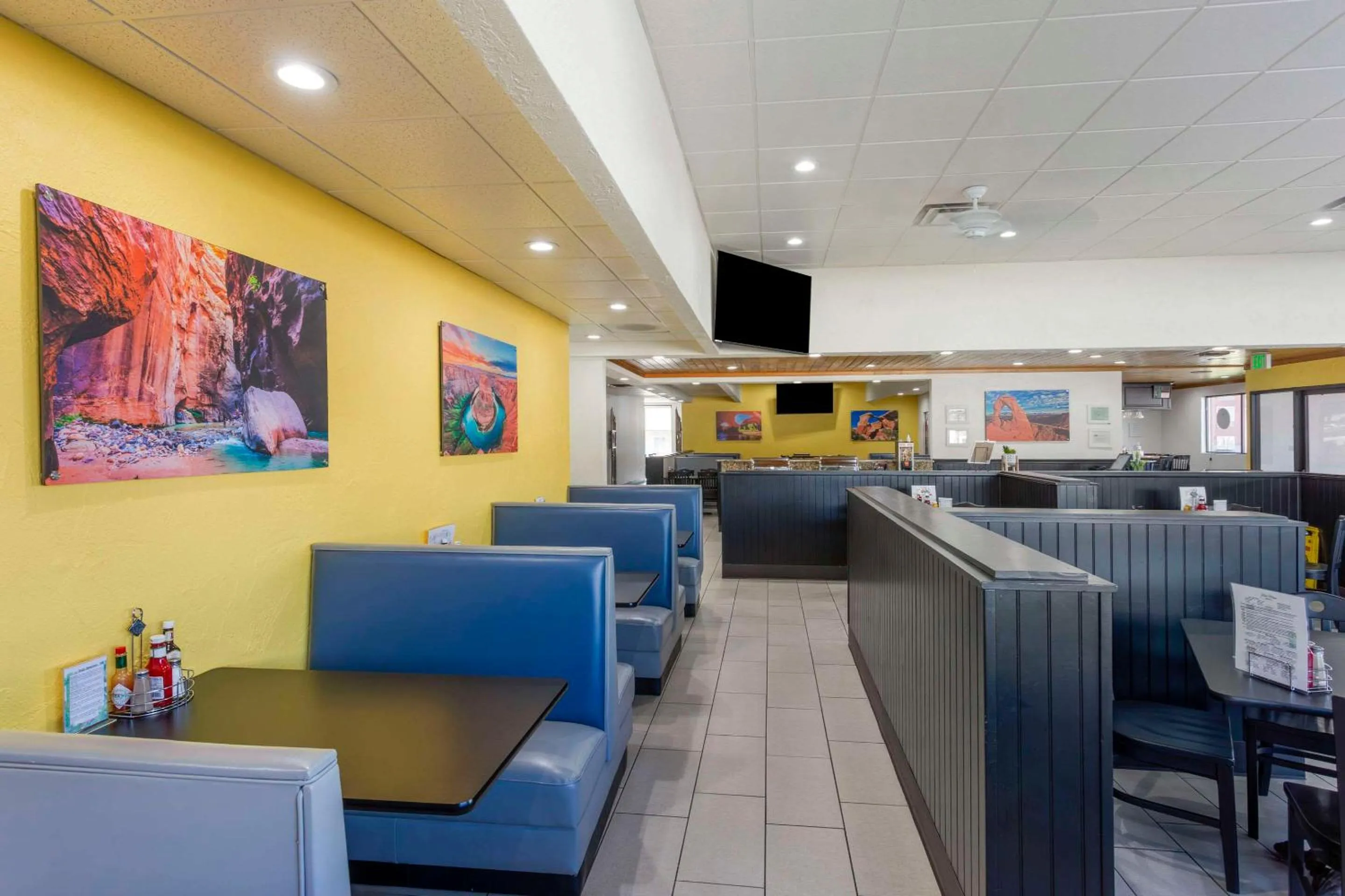 Breakfast in Comfort Suites Ogden Conference Center