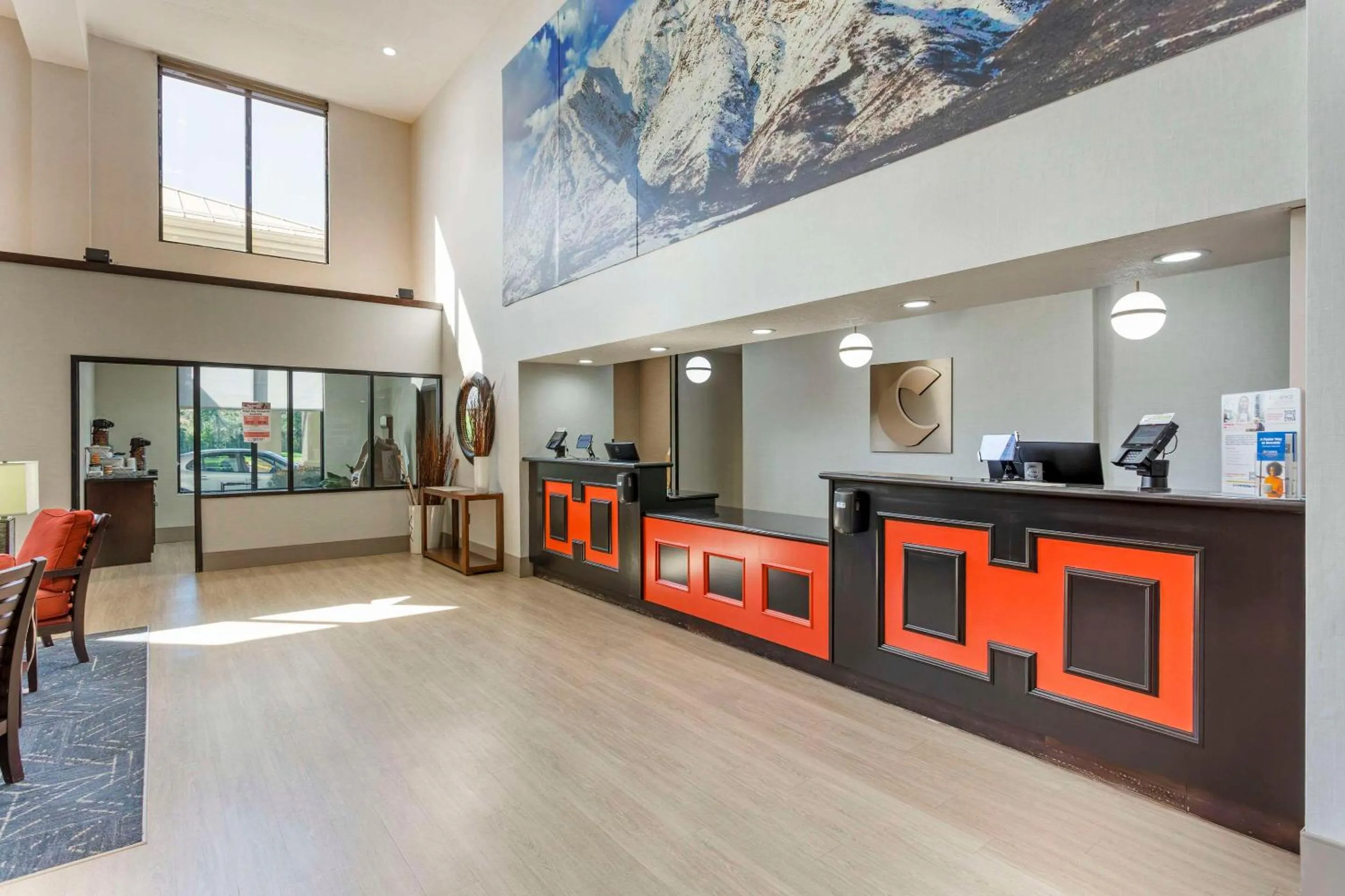 Lobby or reception in Comfort Suites Ogden Conference Center