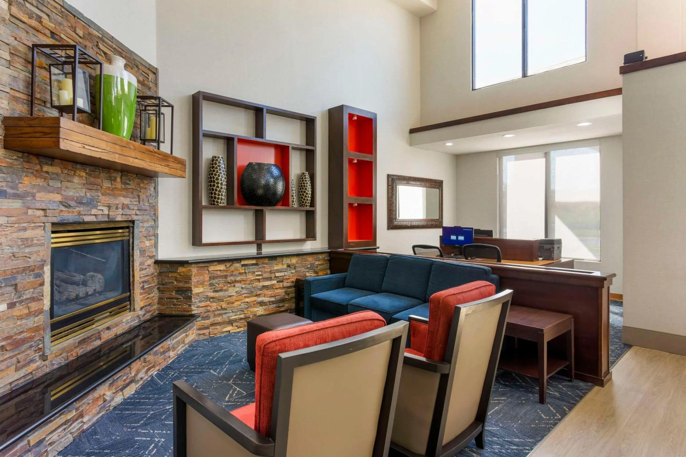 Lobby or reception in Comfort Suites Ogden Conference Center
