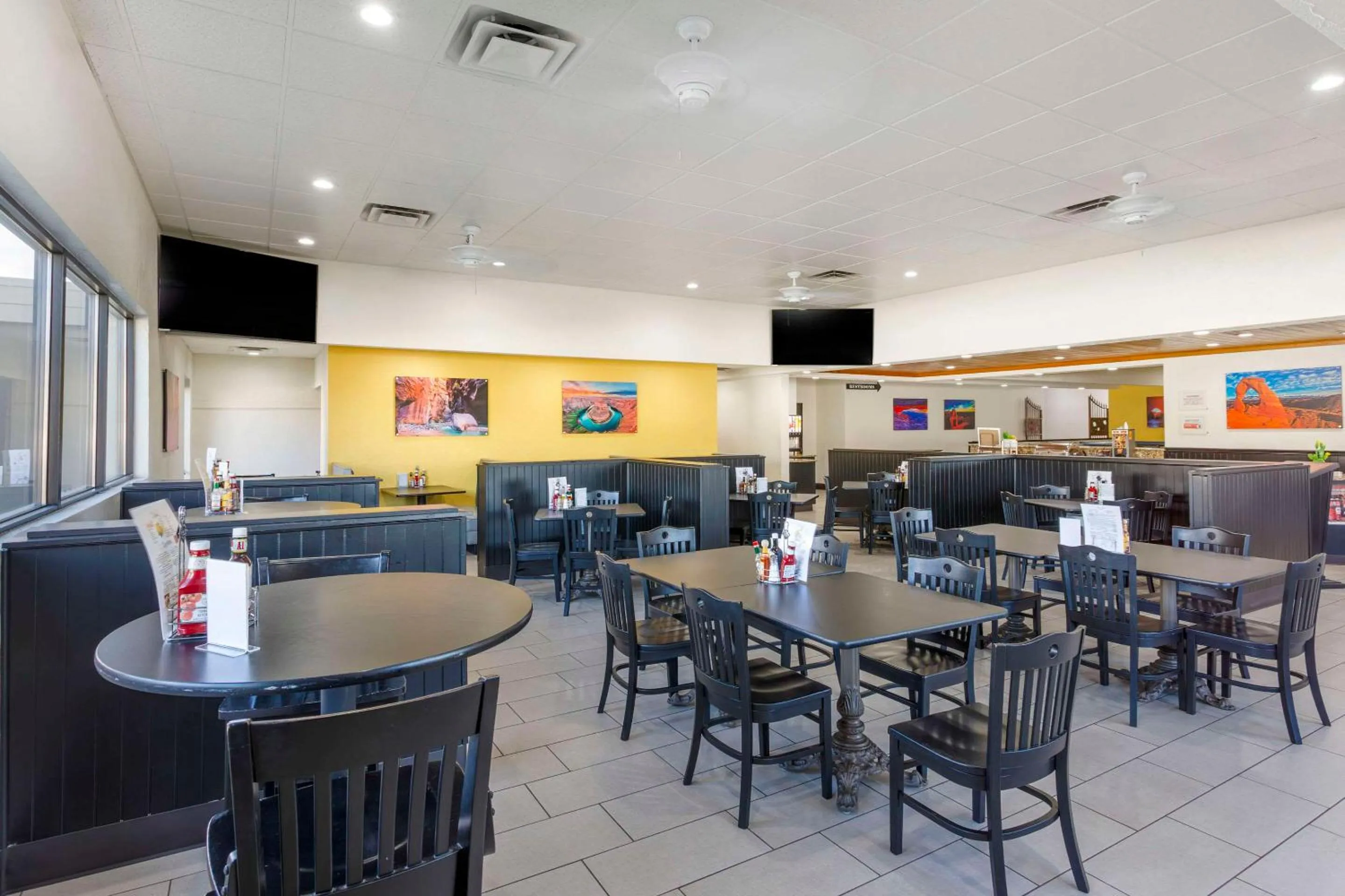 Breakfast in Comfort Suites Ogden Conference Center