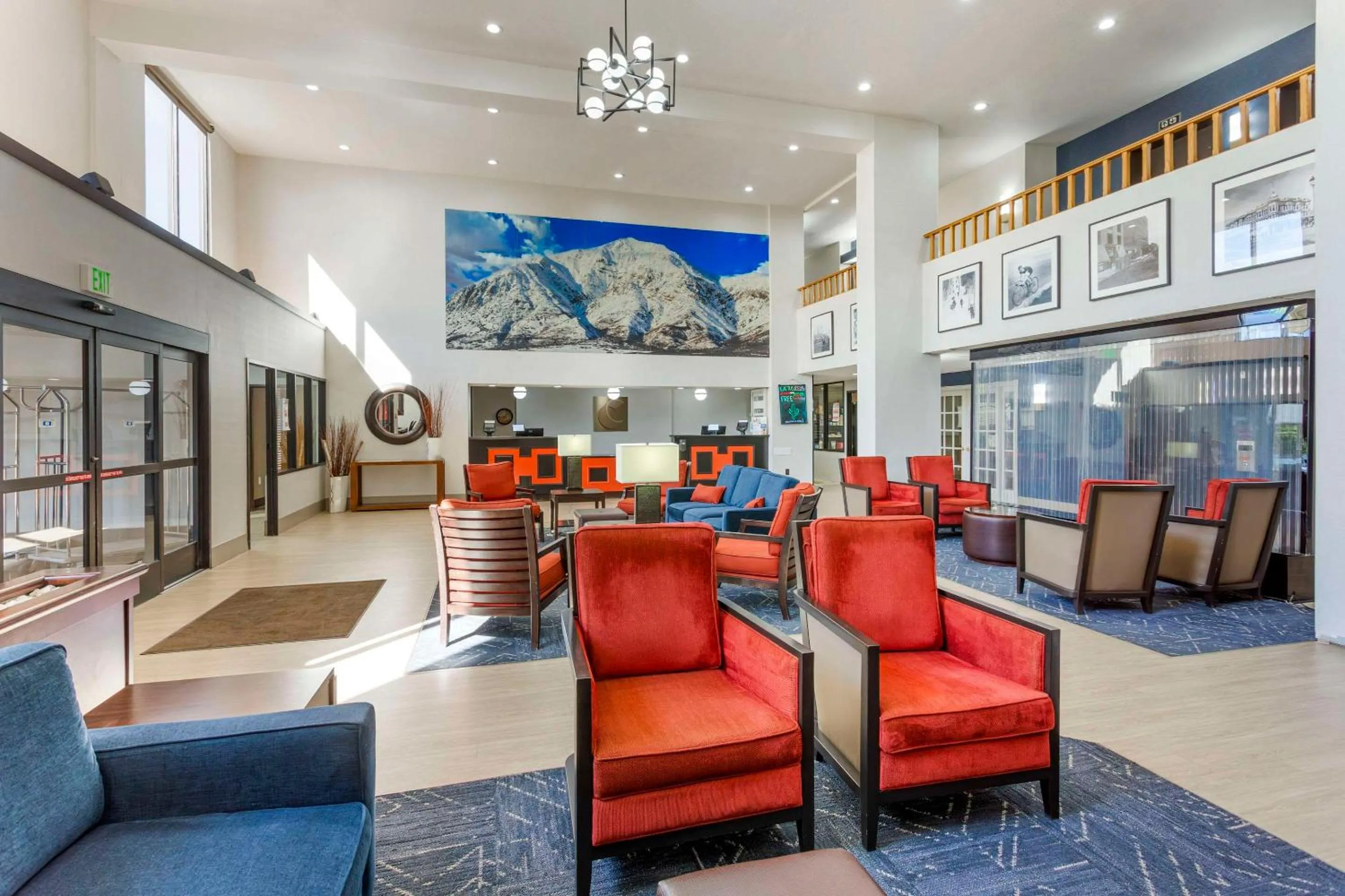 Lobby or reception in Comfort Suites Ogden Conference Center
