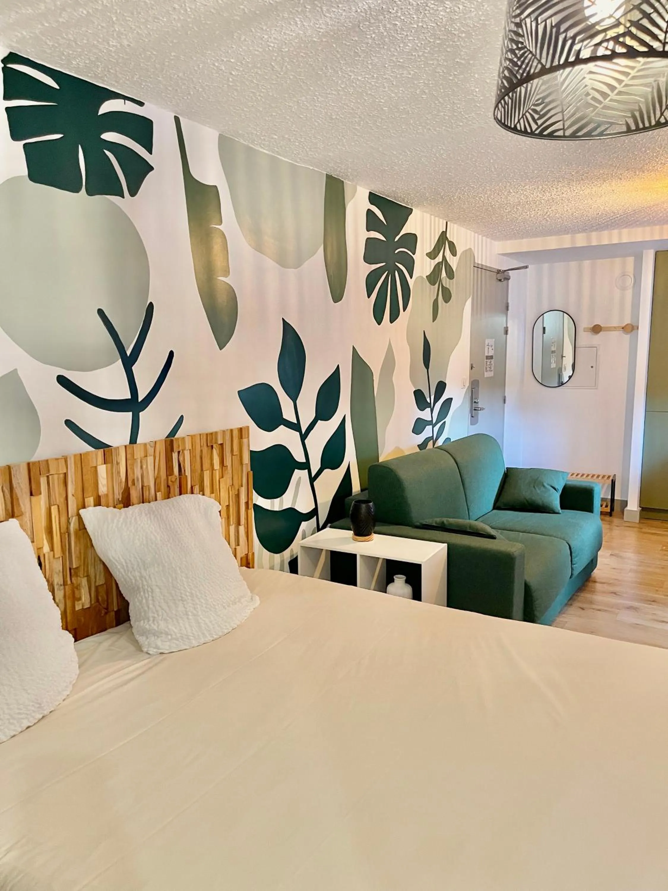 Bed in Cit'hotel Design Booking Evry Saint-Germain-lès-Corbeil Sénart