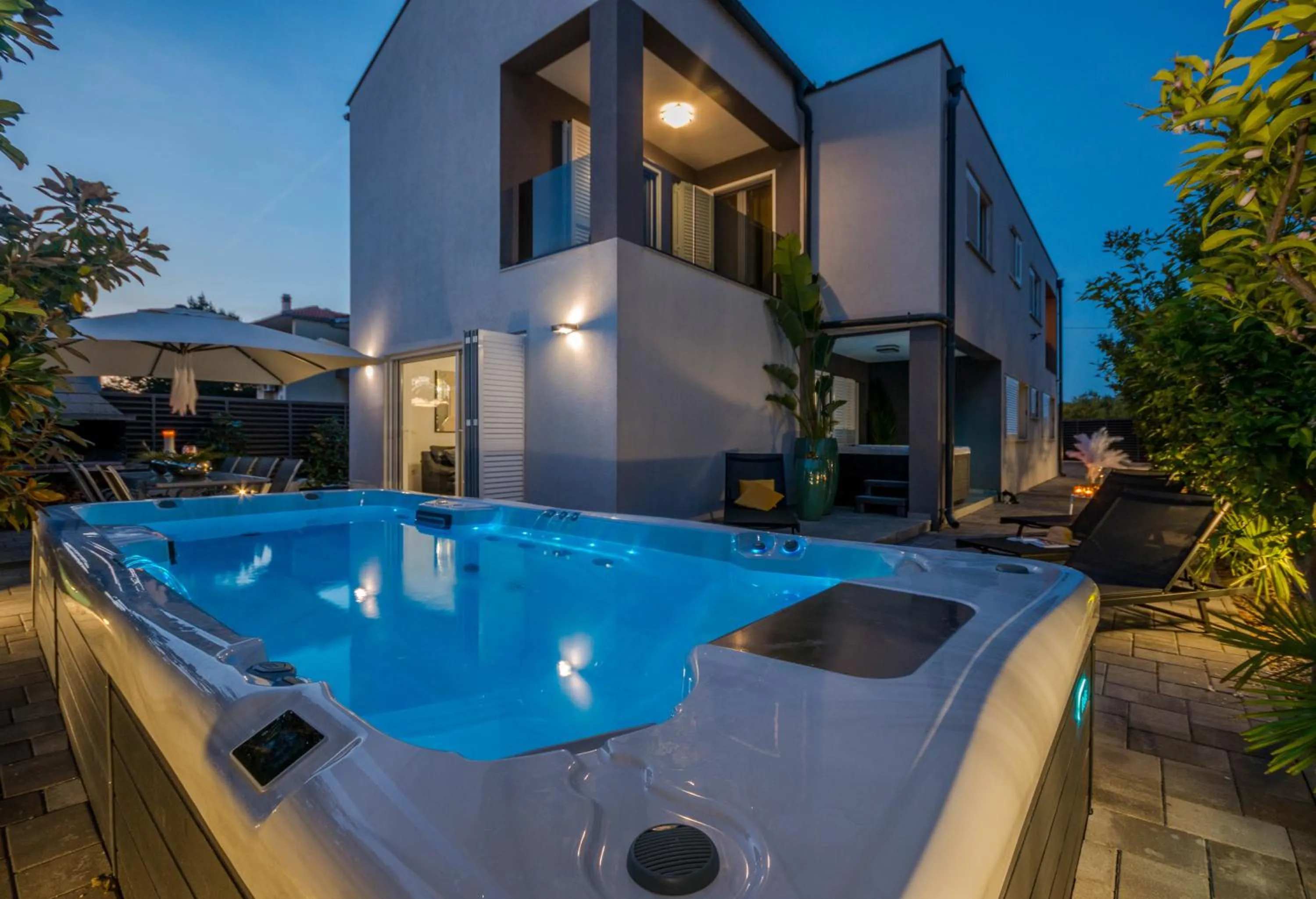Ledenko Holiday Home Private Pool & Jacuzzi