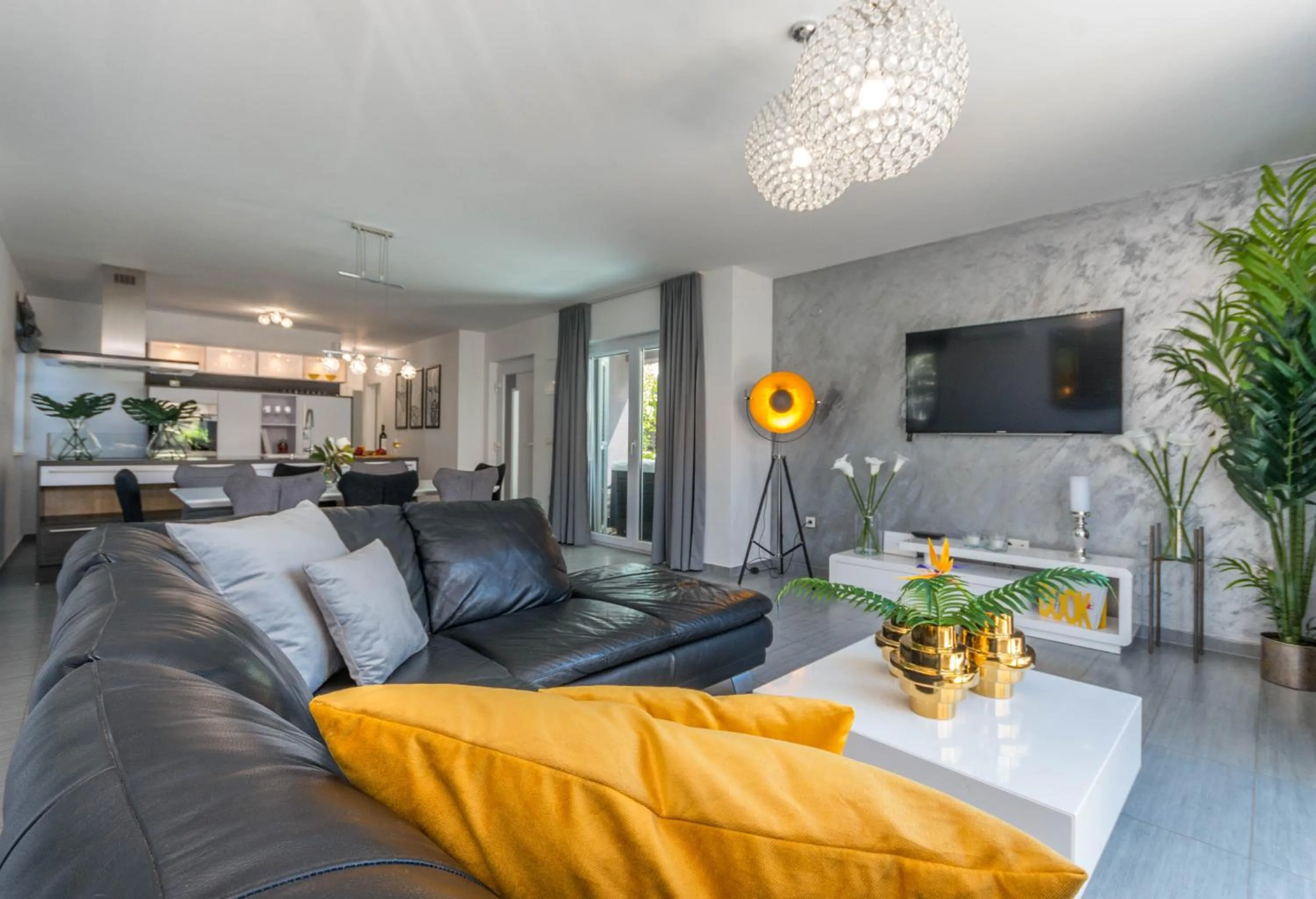 Ledenko Holiday Home Private Pool & Jacuzzi