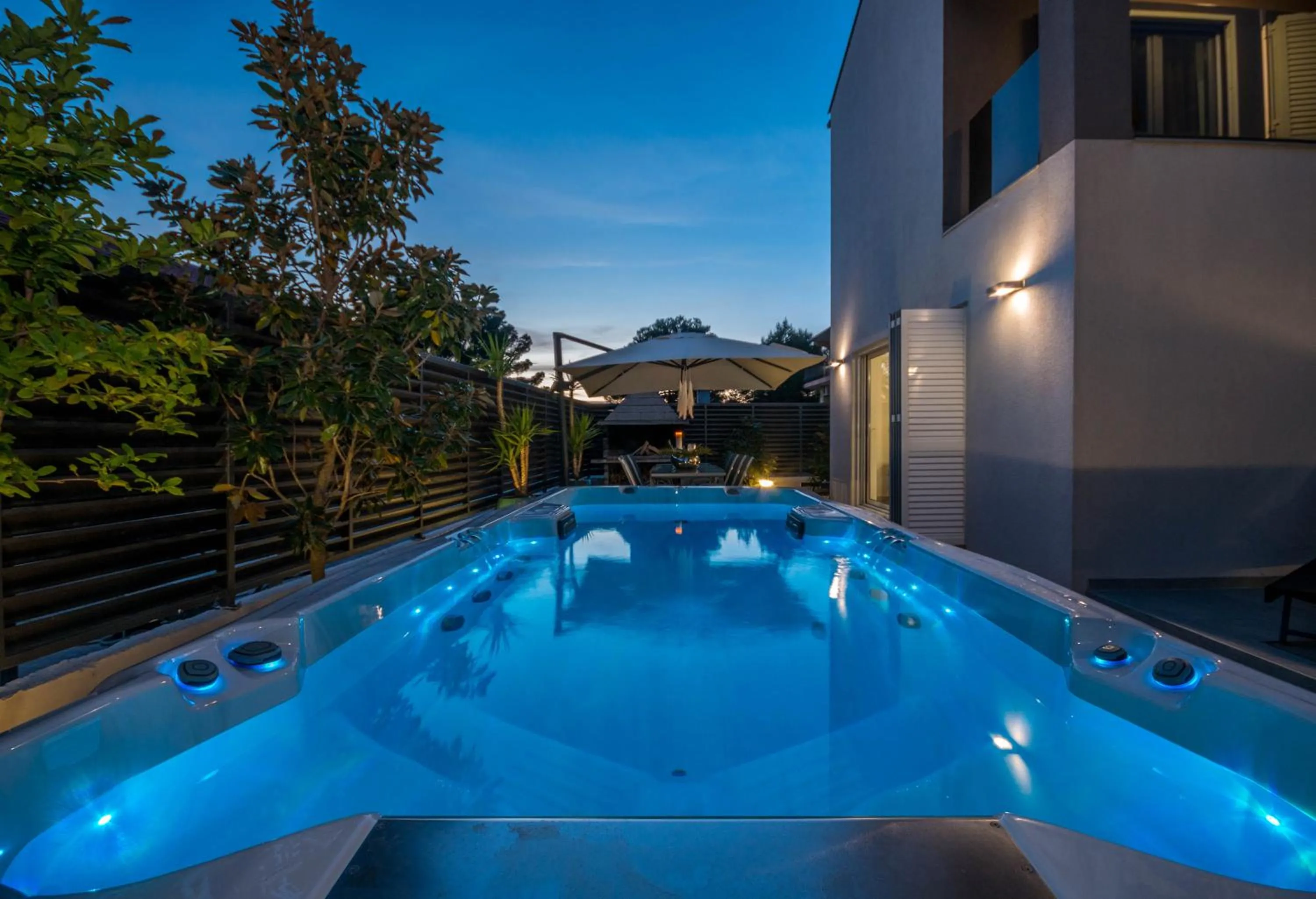 Ledenko Holiday Home Private Pool & Jacuzzi