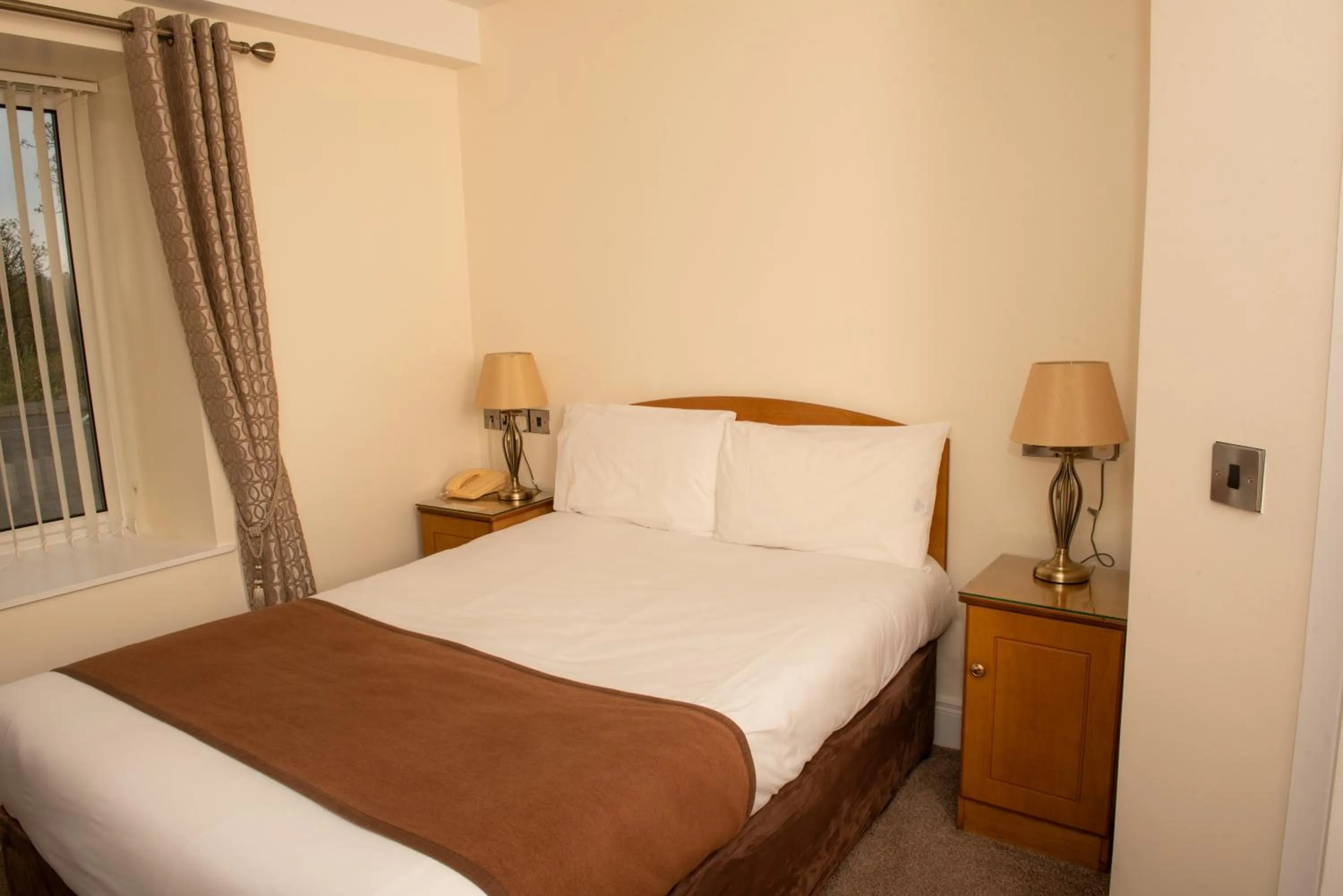 Bed in Óstán Loch Altan