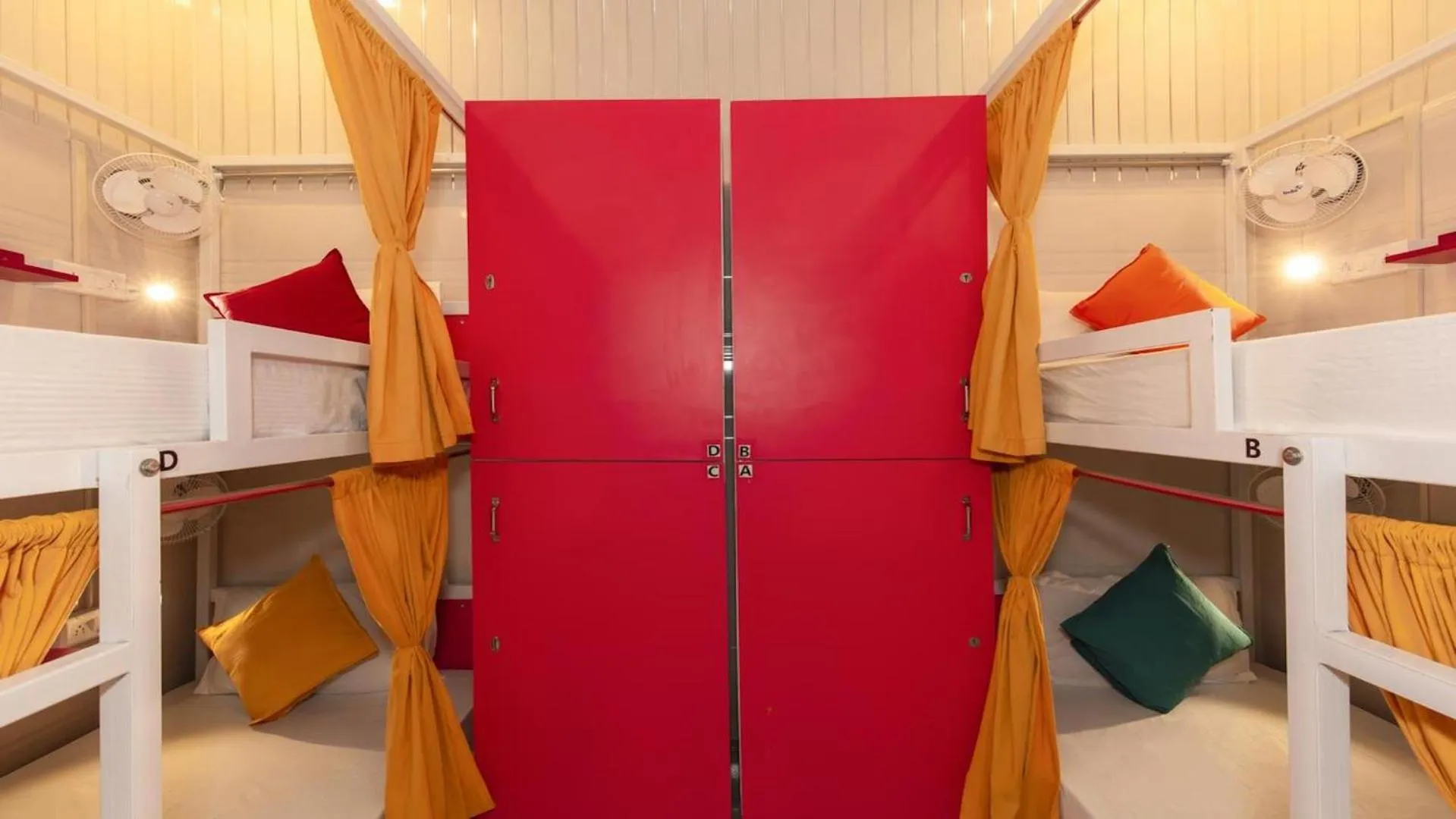 Bed in Madpackers Amritsar