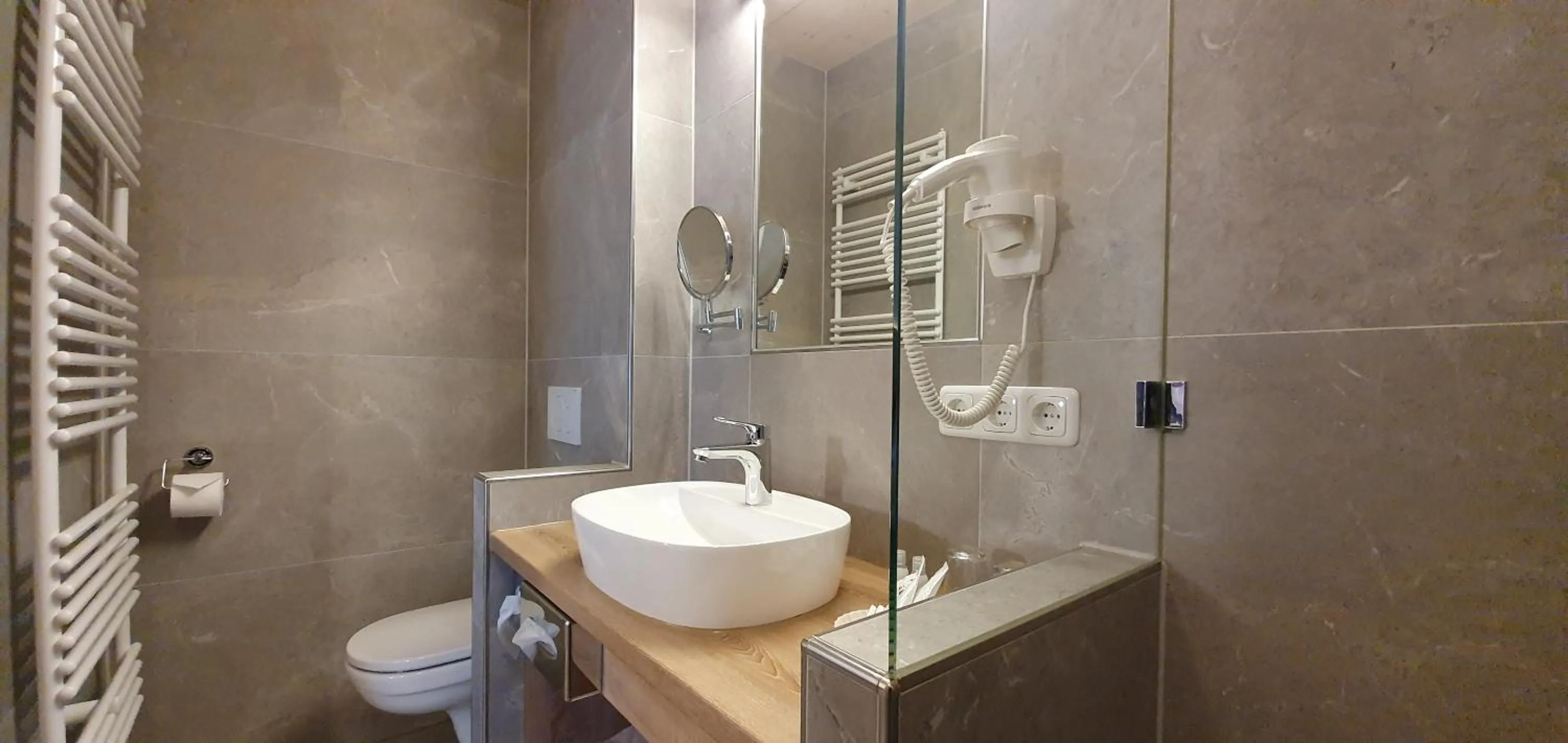 Toilet in Hotel-Restaurant Gasthaus Bonimeier