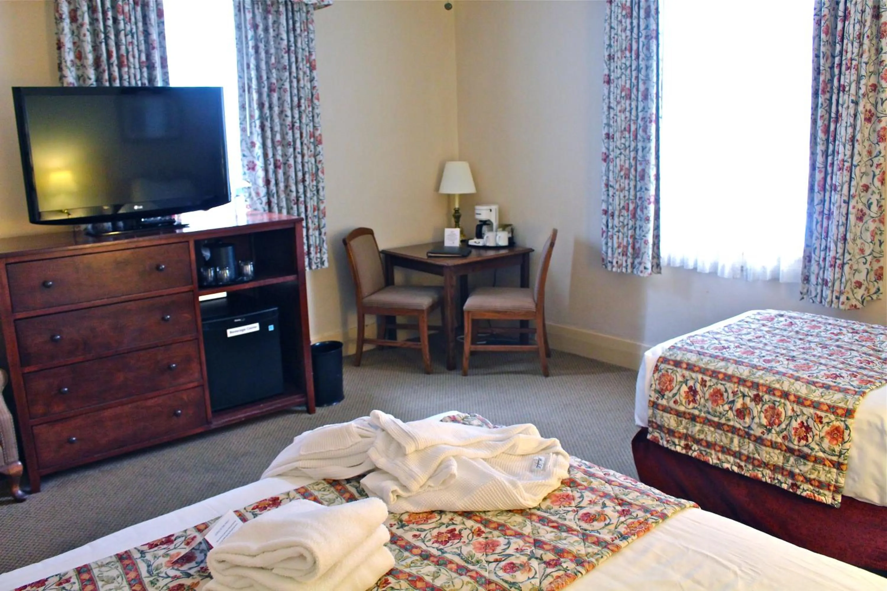 Photo of the whole room, Bed in Harrison Hot Springs Resort & Spa