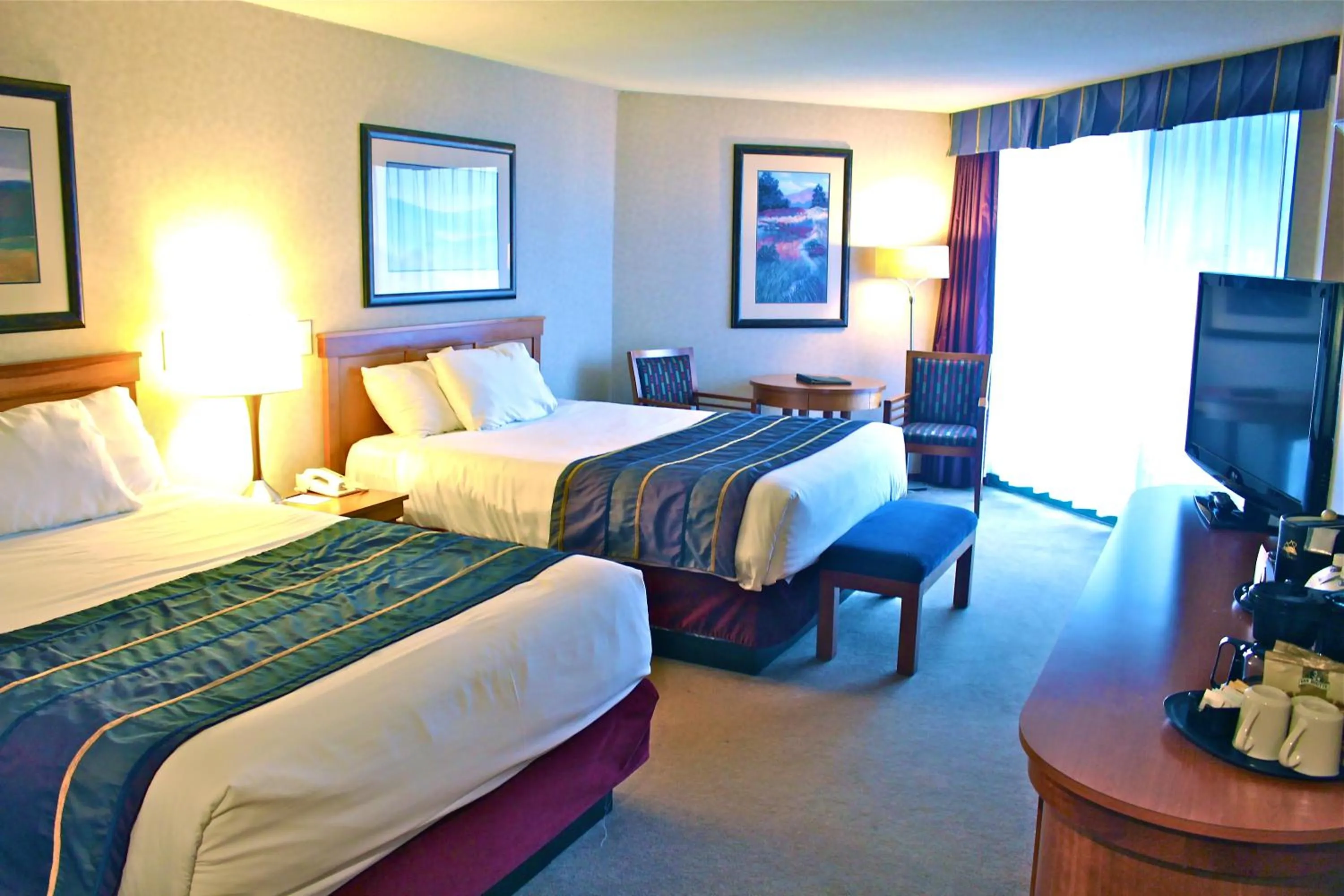 Photo of the whole room, Bed in Harrison Hot Springs Resort & Spa