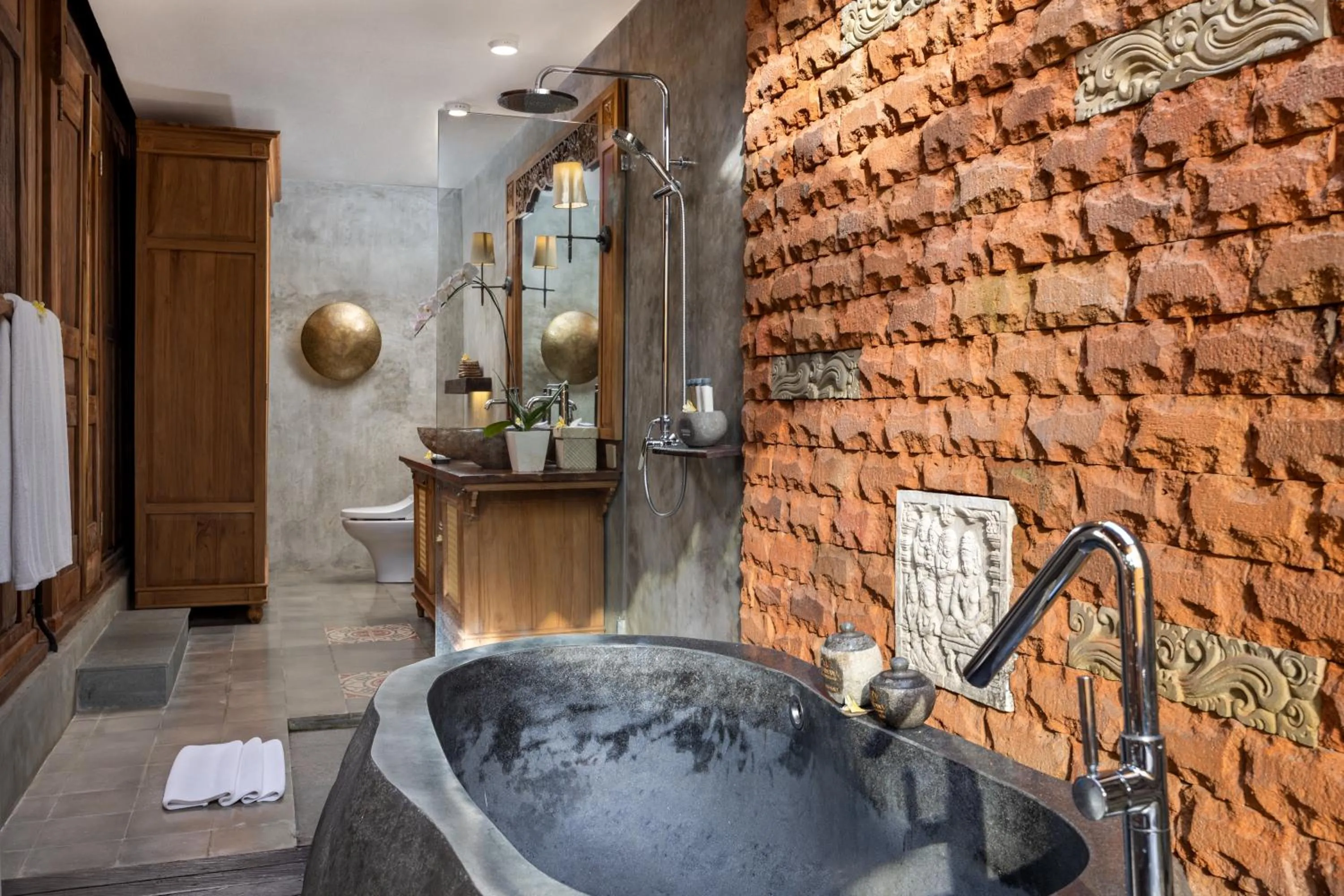 Shower in Pramana Watu Kurung