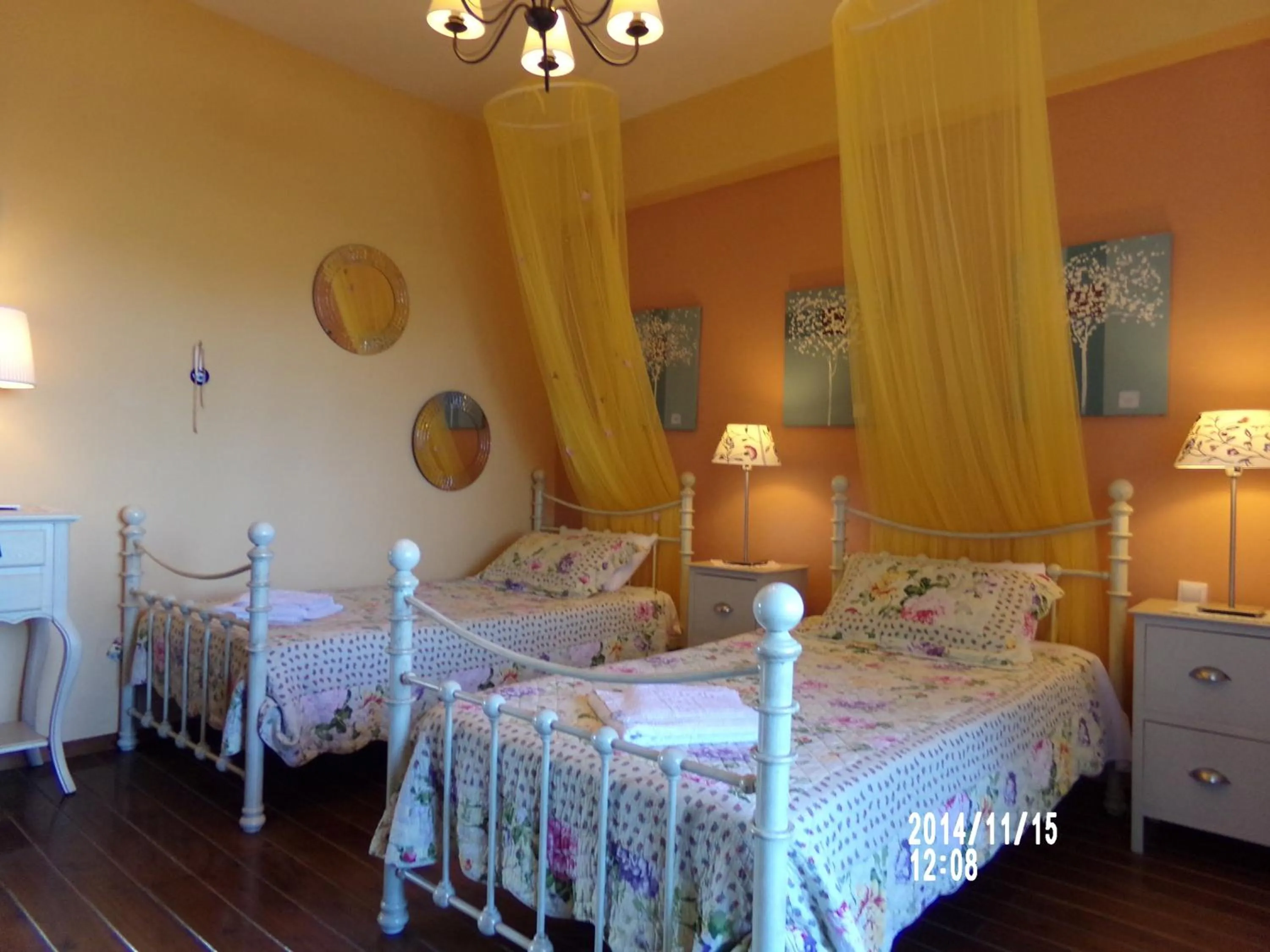 Photo of the whole room, Bed in Alegria Villas Complex